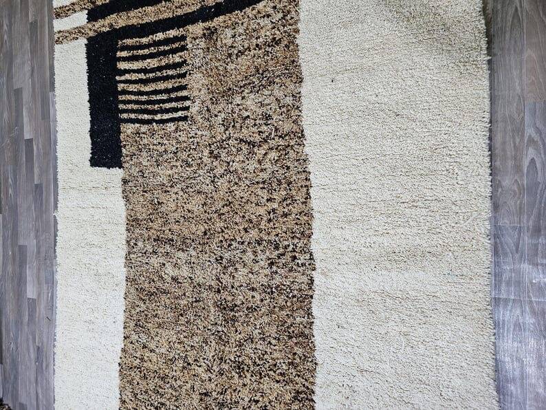 Handmade Berber rug, traditional craftsmanship, size 150 x 250 cm