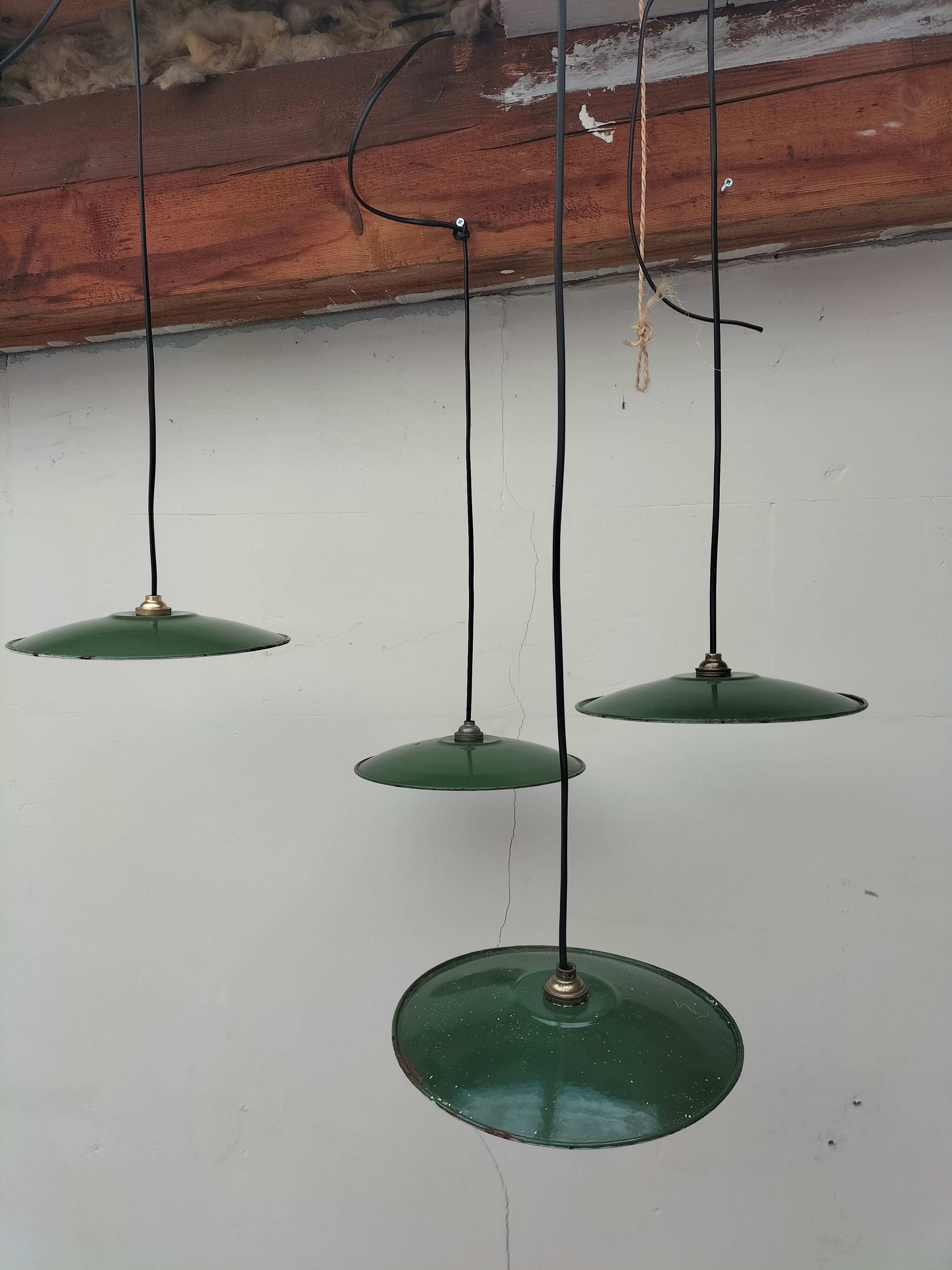 4 hanging lamps