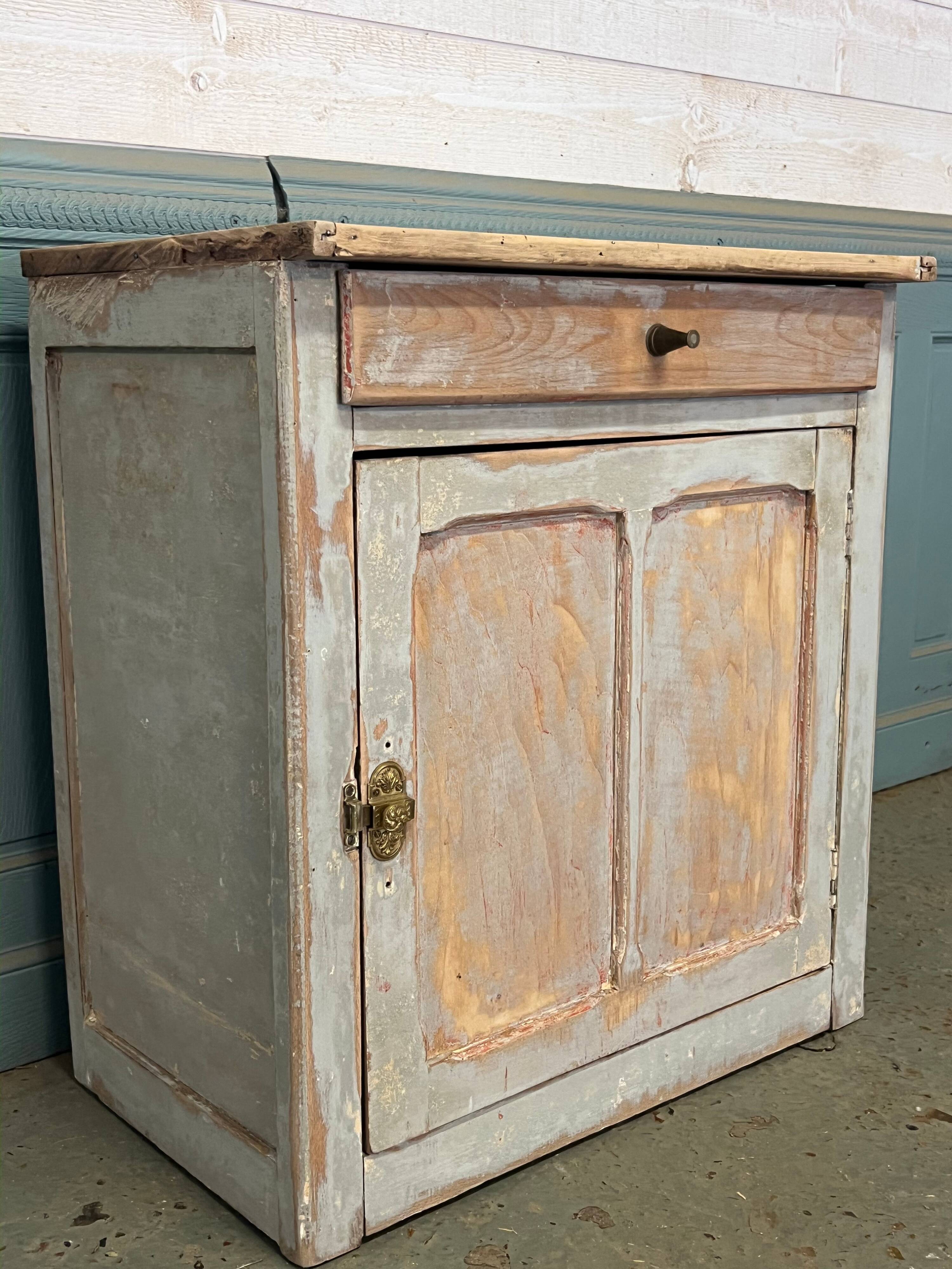 Commode parisienne patinée