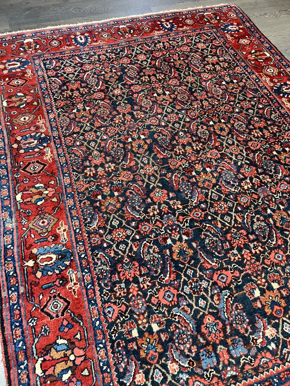 Handmade bijar rug
