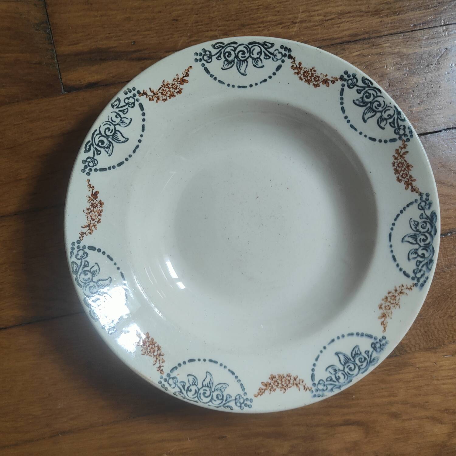 Longwy iron earthenware plates