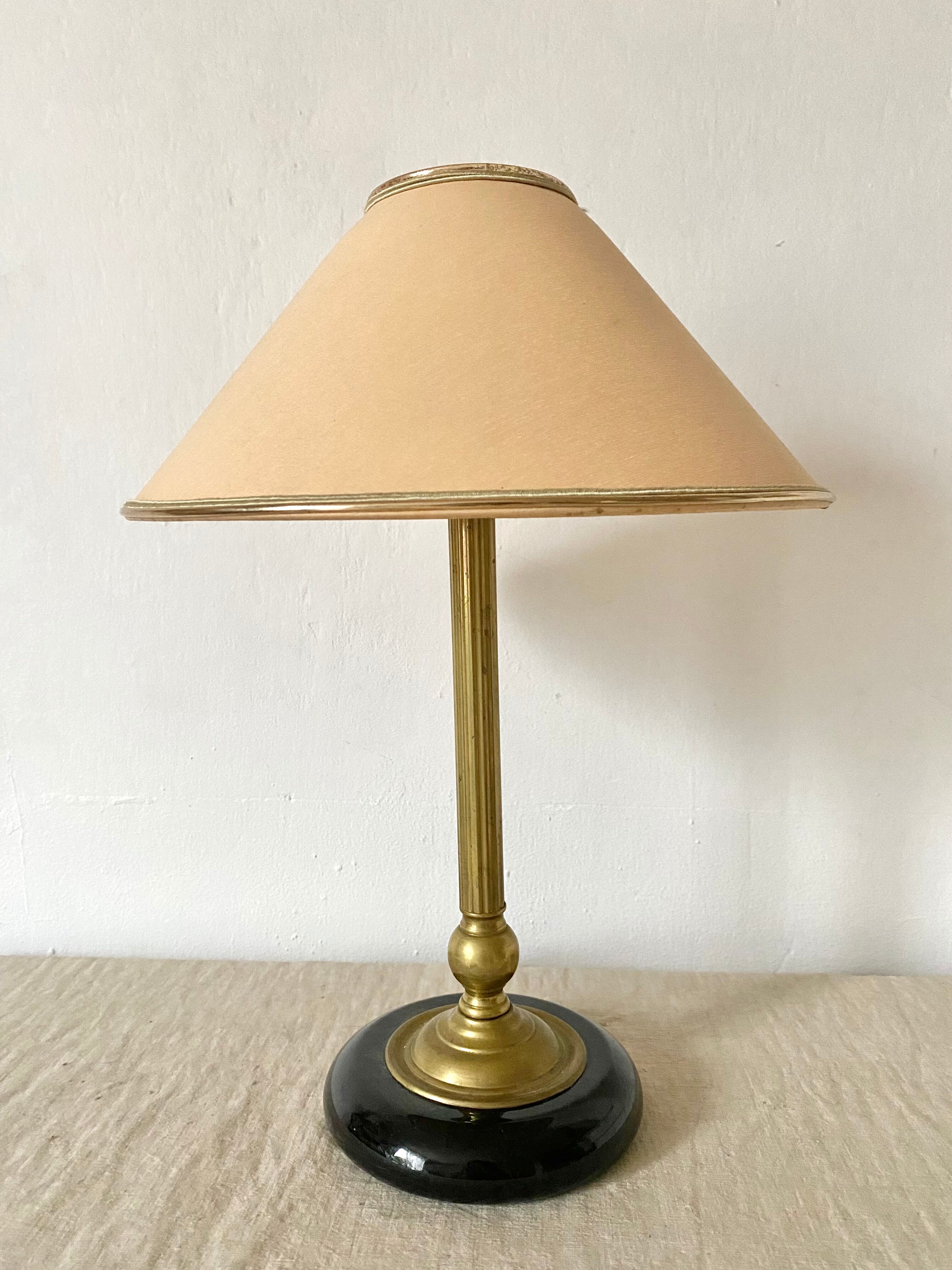 Antique living room lamp in bronze and ceramic
