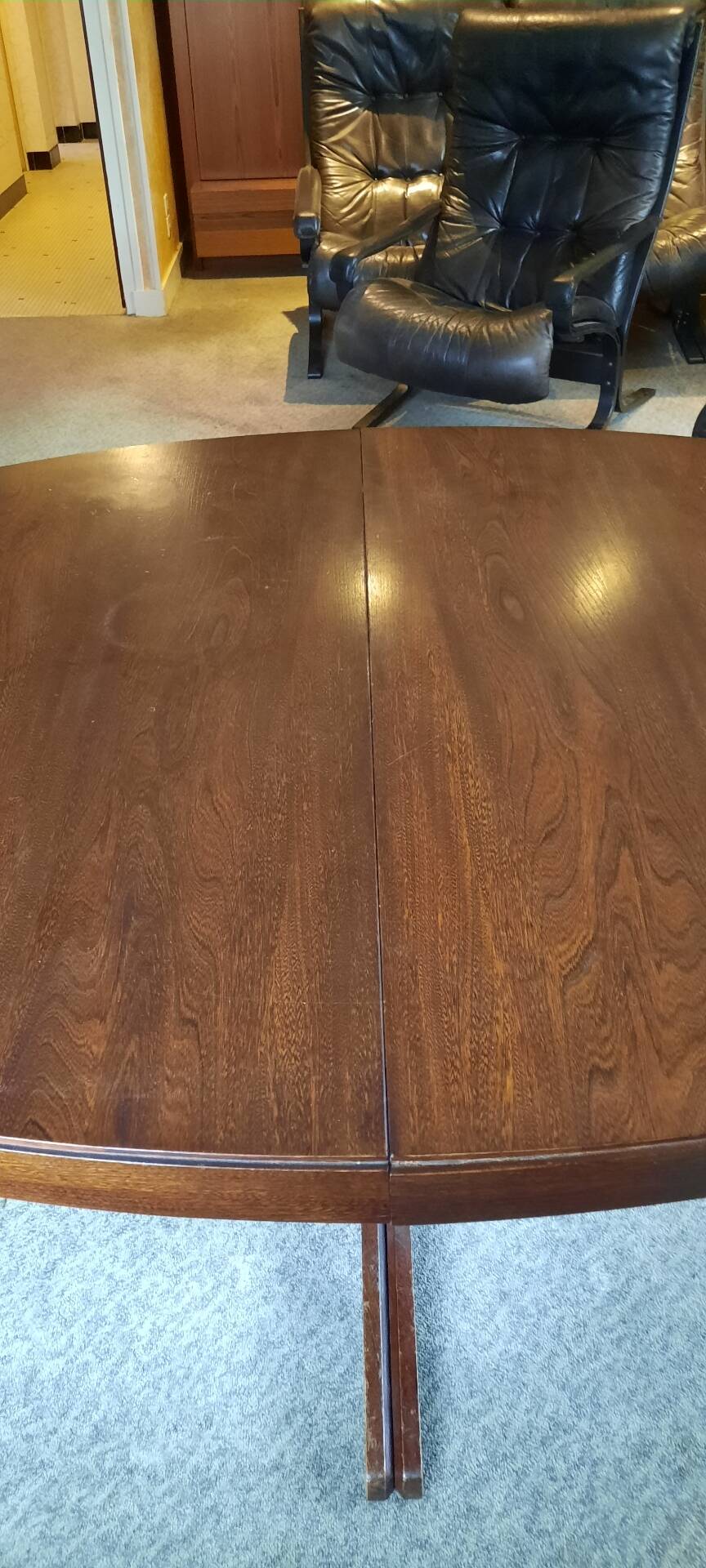 Baumann table style