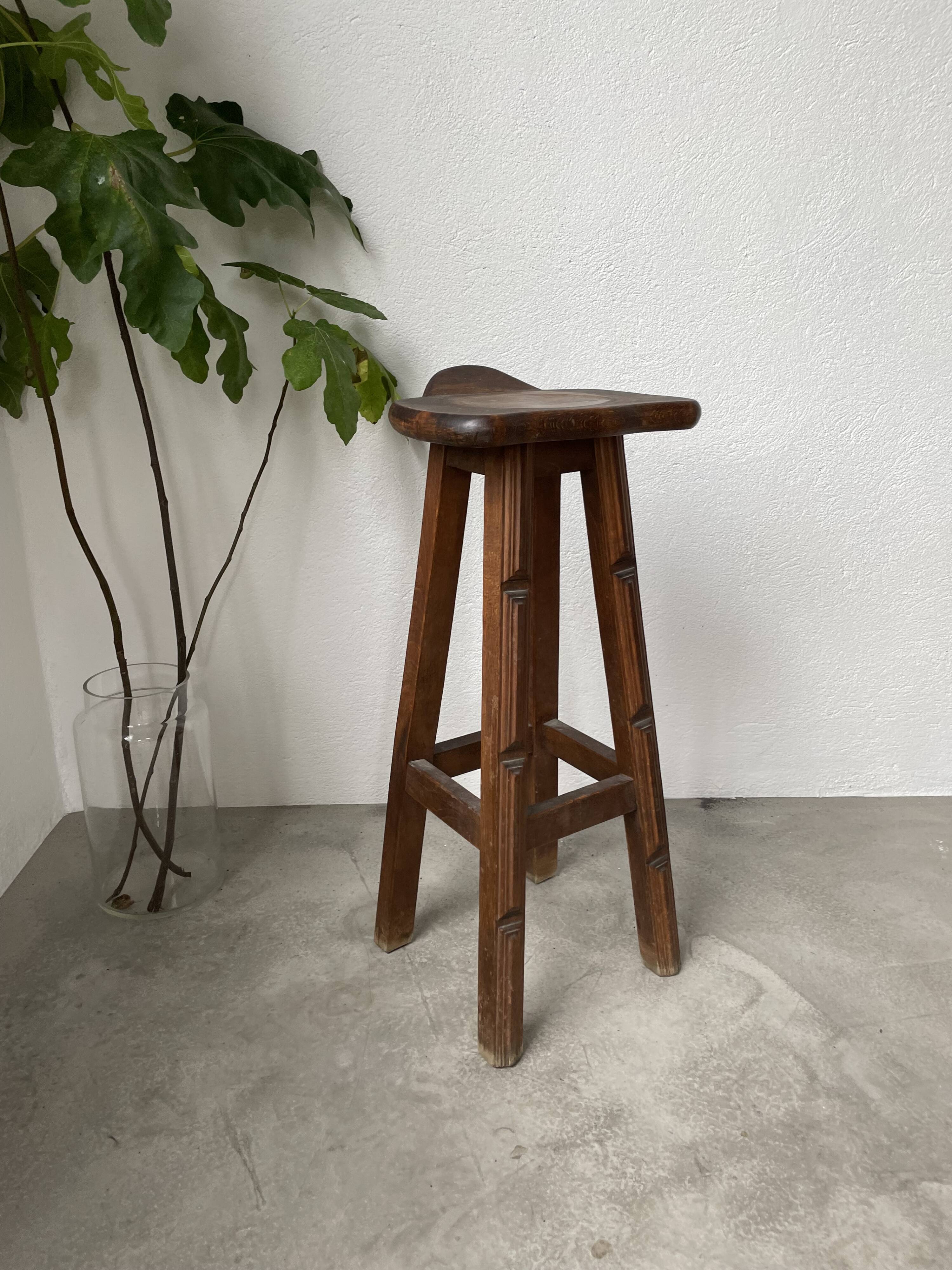 Tabouret haut brutaliste