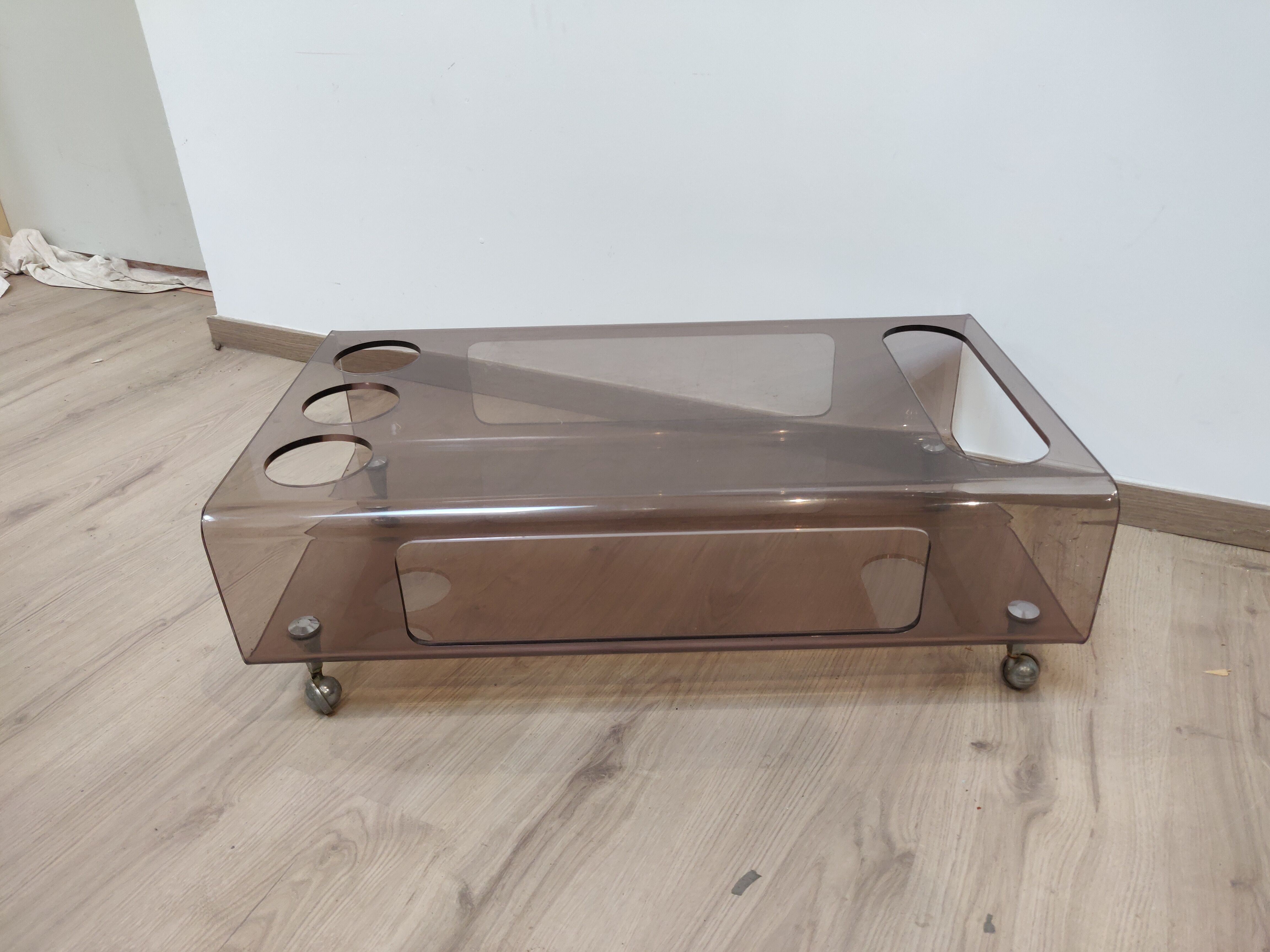 Rolling bar coffee table in vintage plexiglass 70s