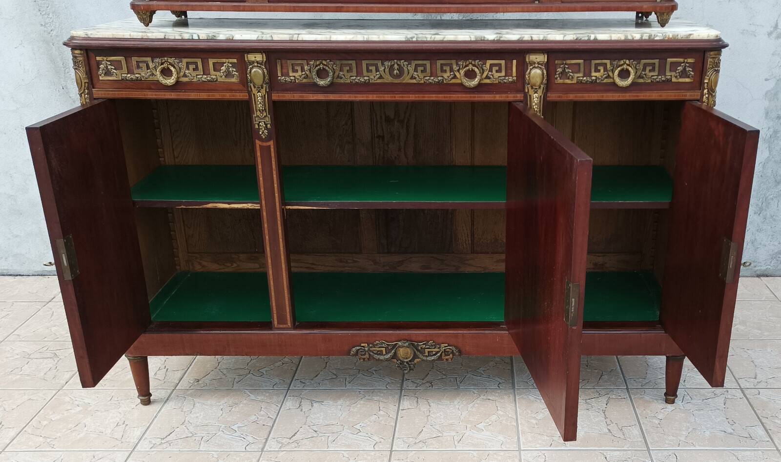 Louis XVI buffet in mahogany veneer and marquetry