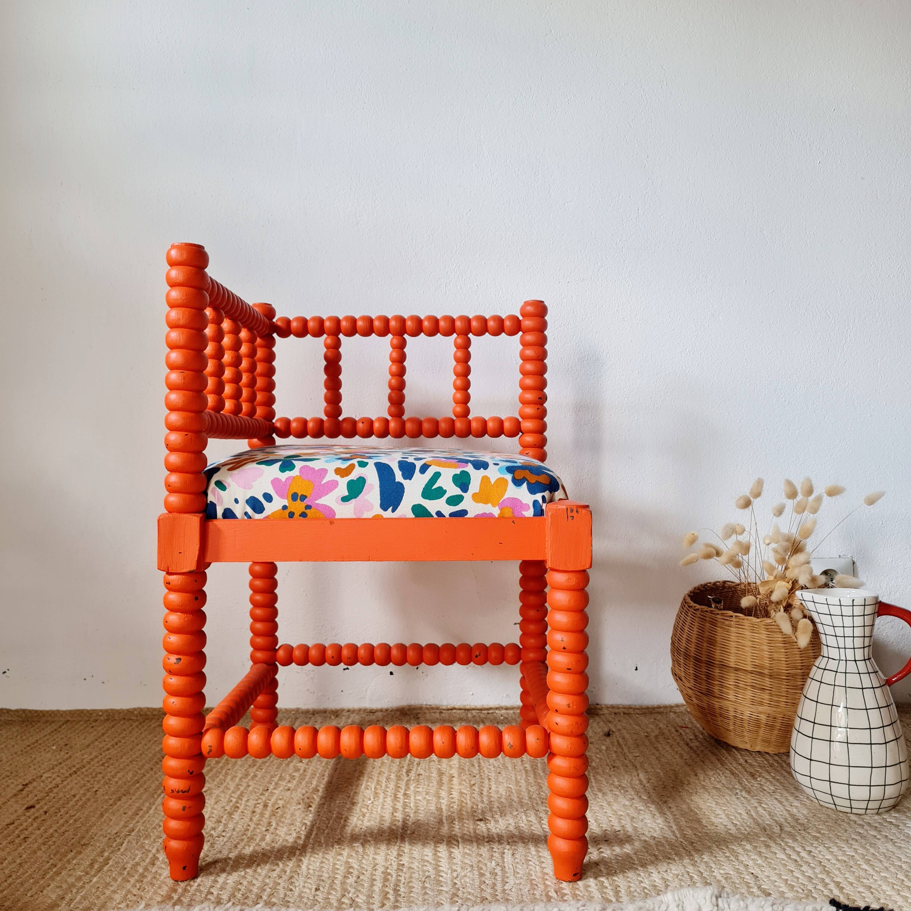 Chaise d'angle "Bobbin" revisitée – Orange Vitaminé & Floral Arty