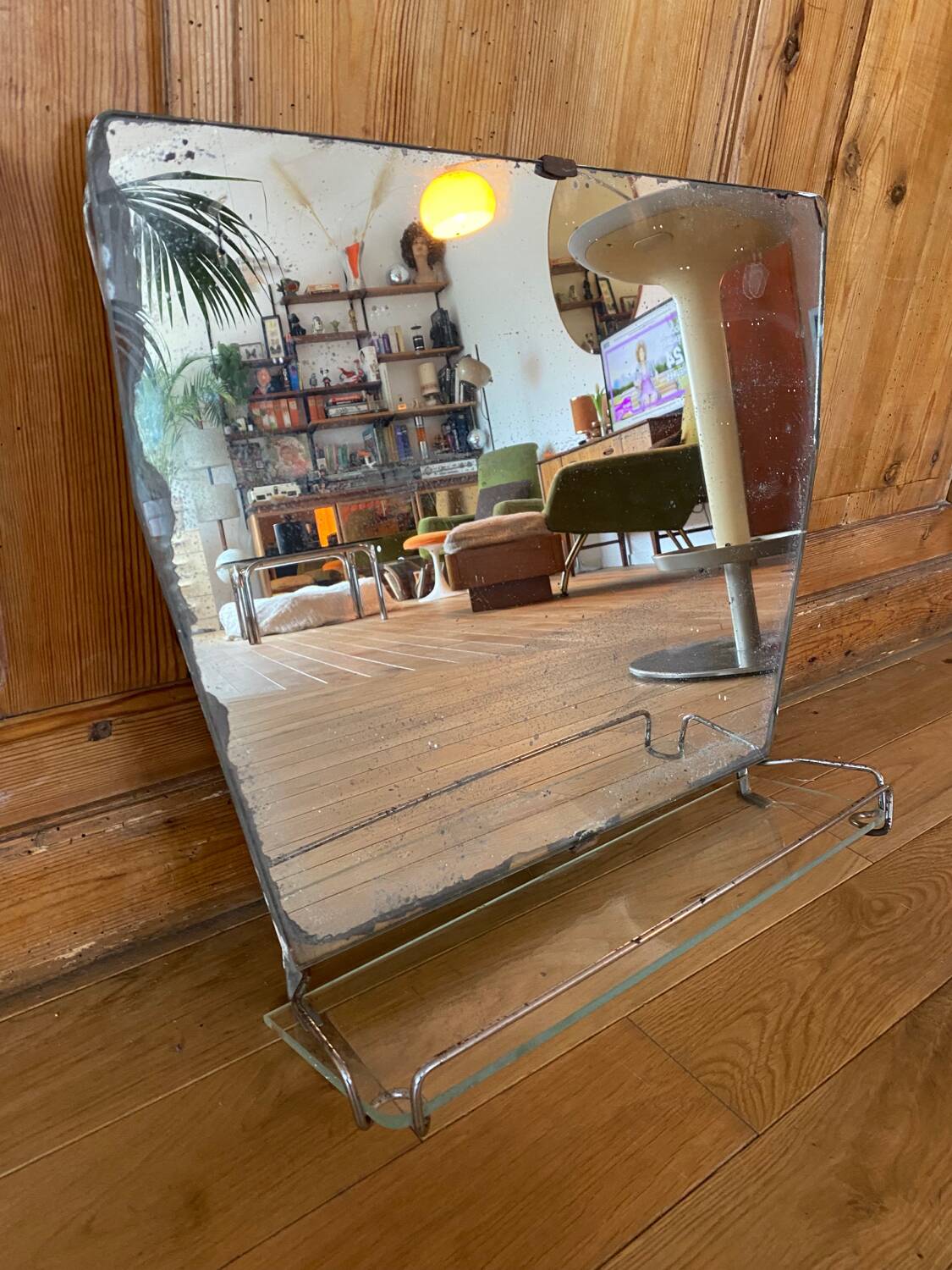 Bathroom mirror shelf