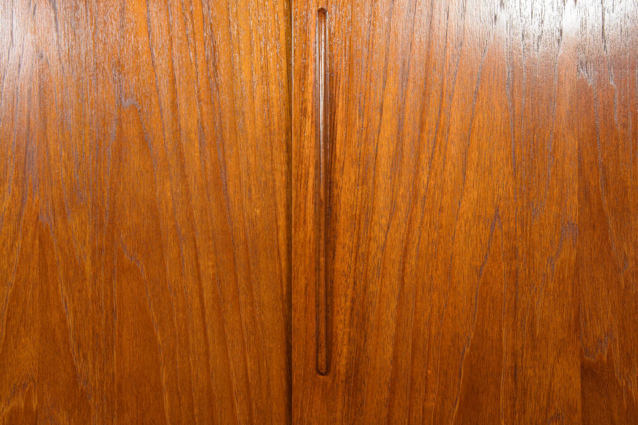 Buffet haut en teck de style moderne du milieu du siècle, fabriqué par Farso Mobelfabrik, Danemark.