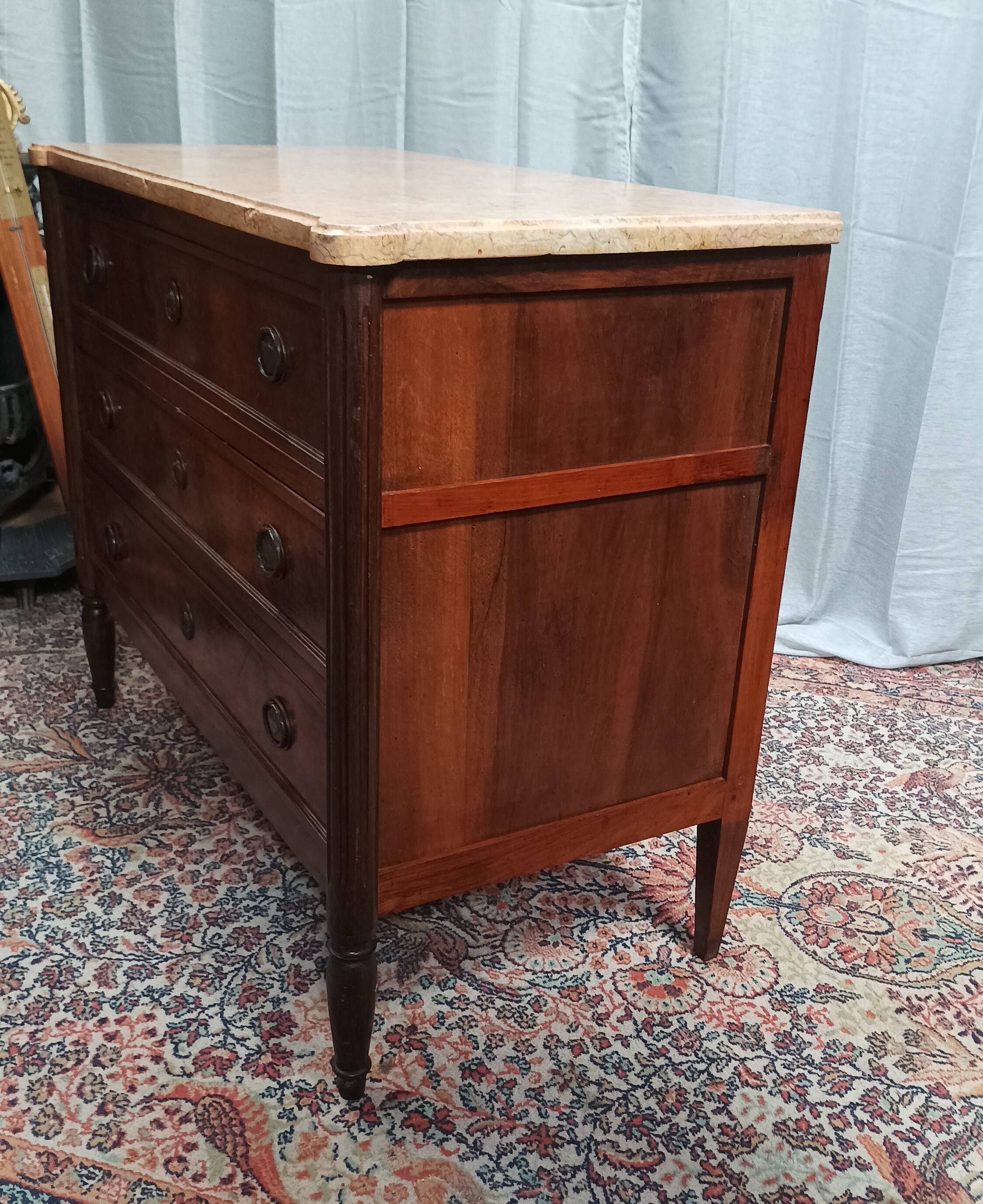 Commode Louis XVI en acajou