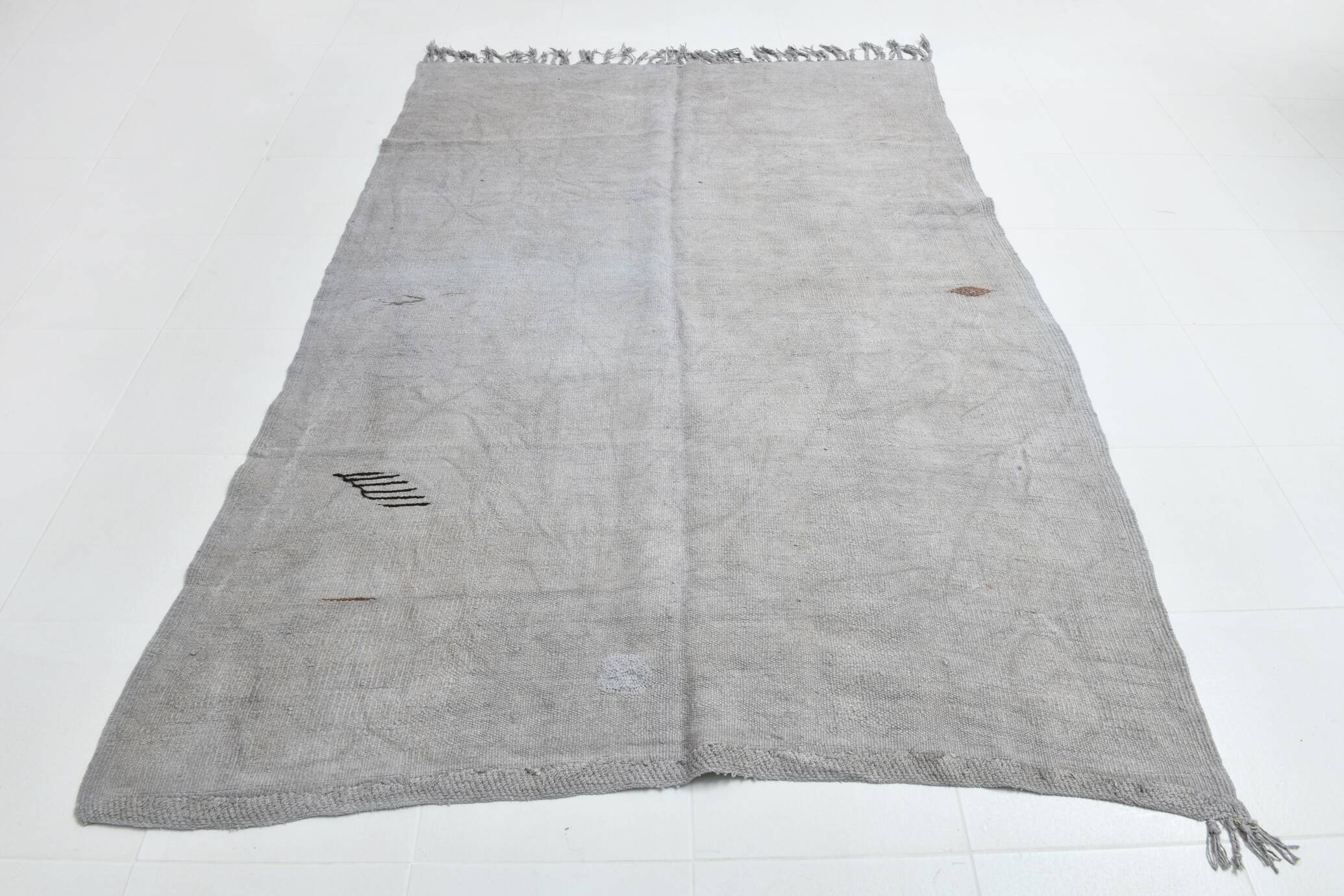 Tapis kilim vintage gris