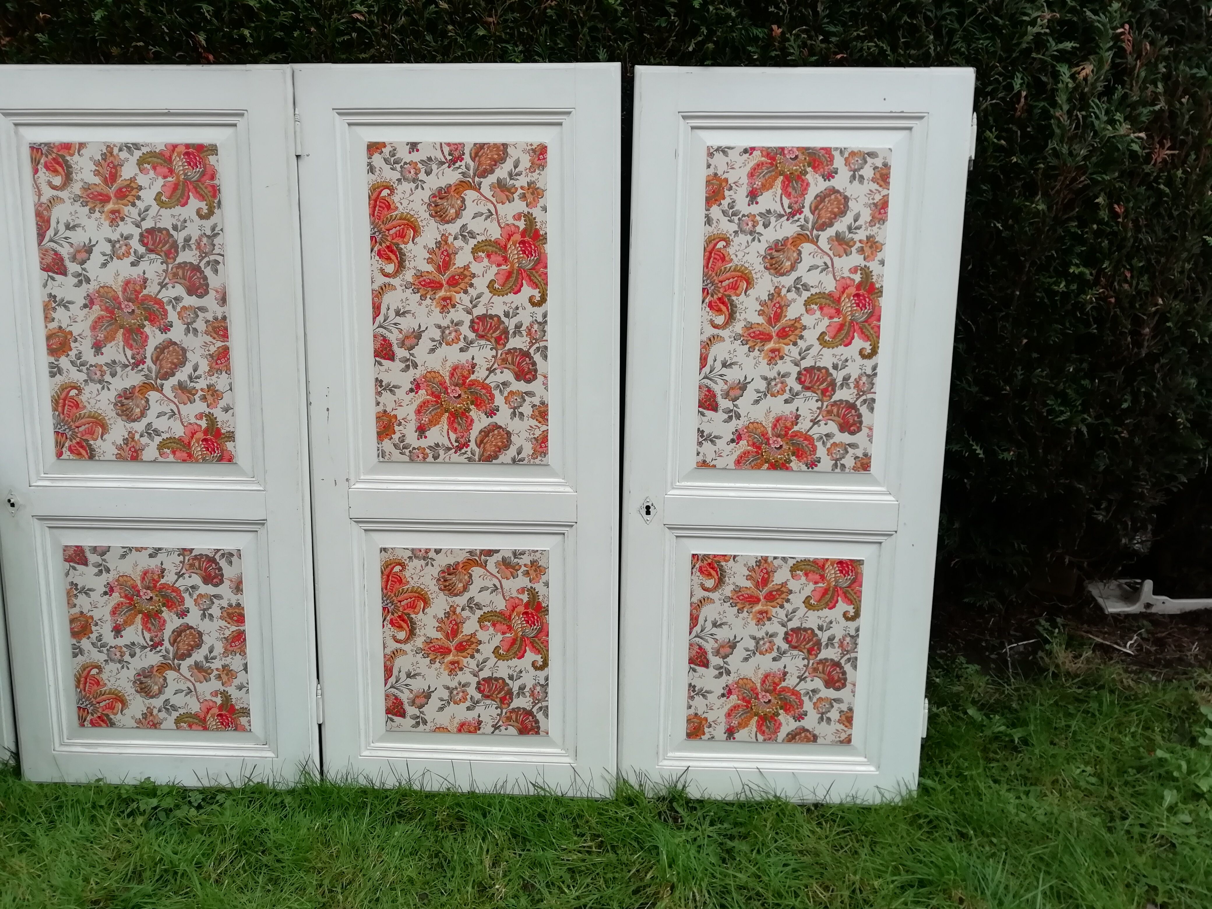 Lot 8 portes anciennes pour placards sapin massif