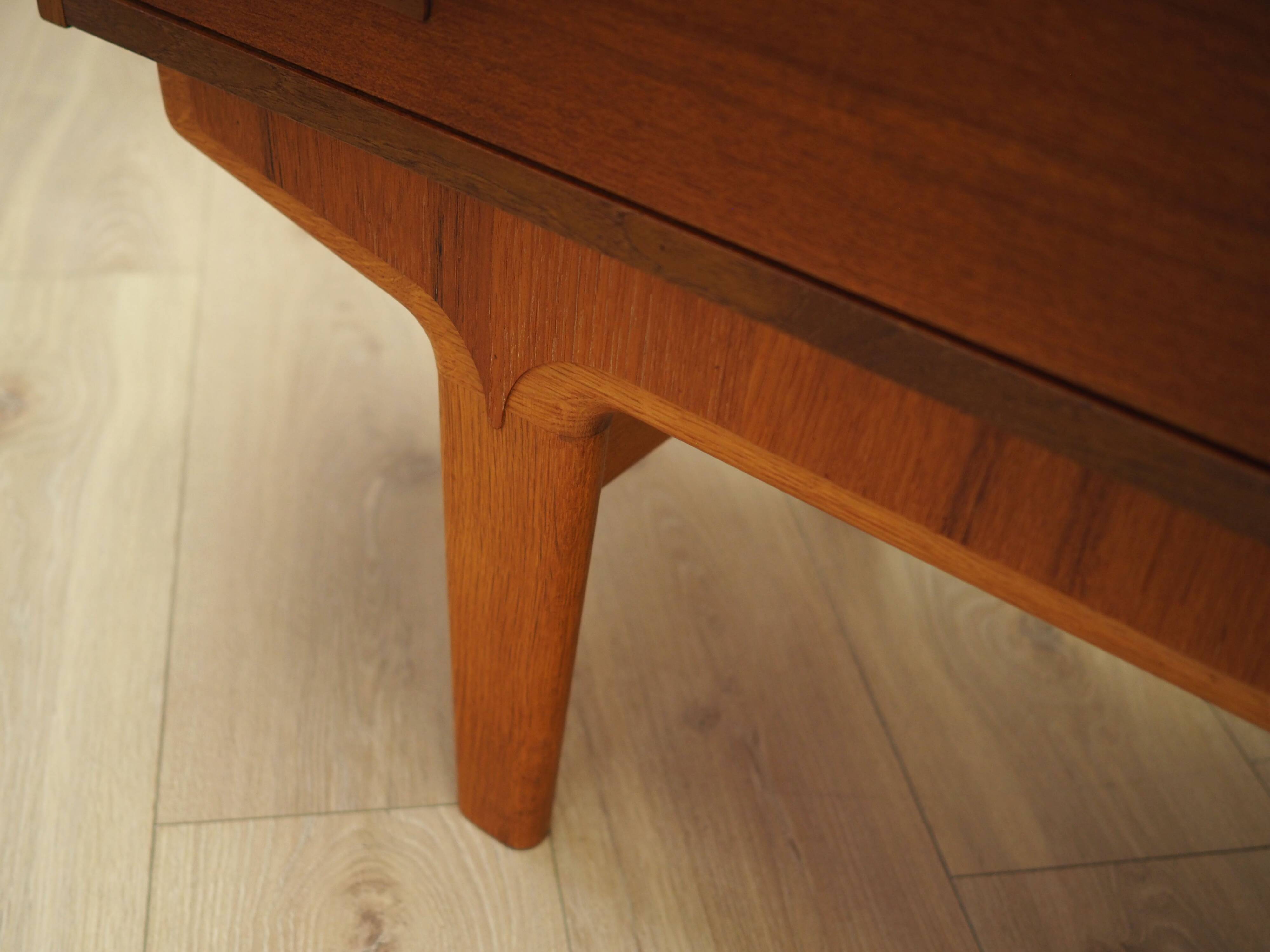 Lowboard en teck, design danois, années 1960, production : Danemark