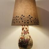 Vintage Asian lamp in ceramic with a wooden base, adjustable lampshade.