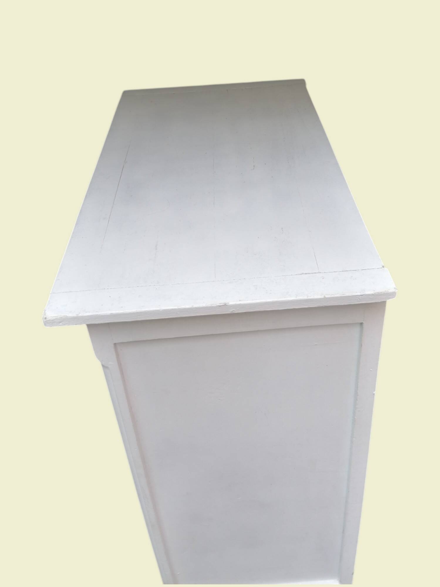 Small Parisian buffet in painted wood.