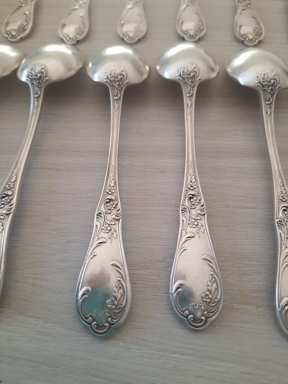 Box of 12 small old spoons in silver metal