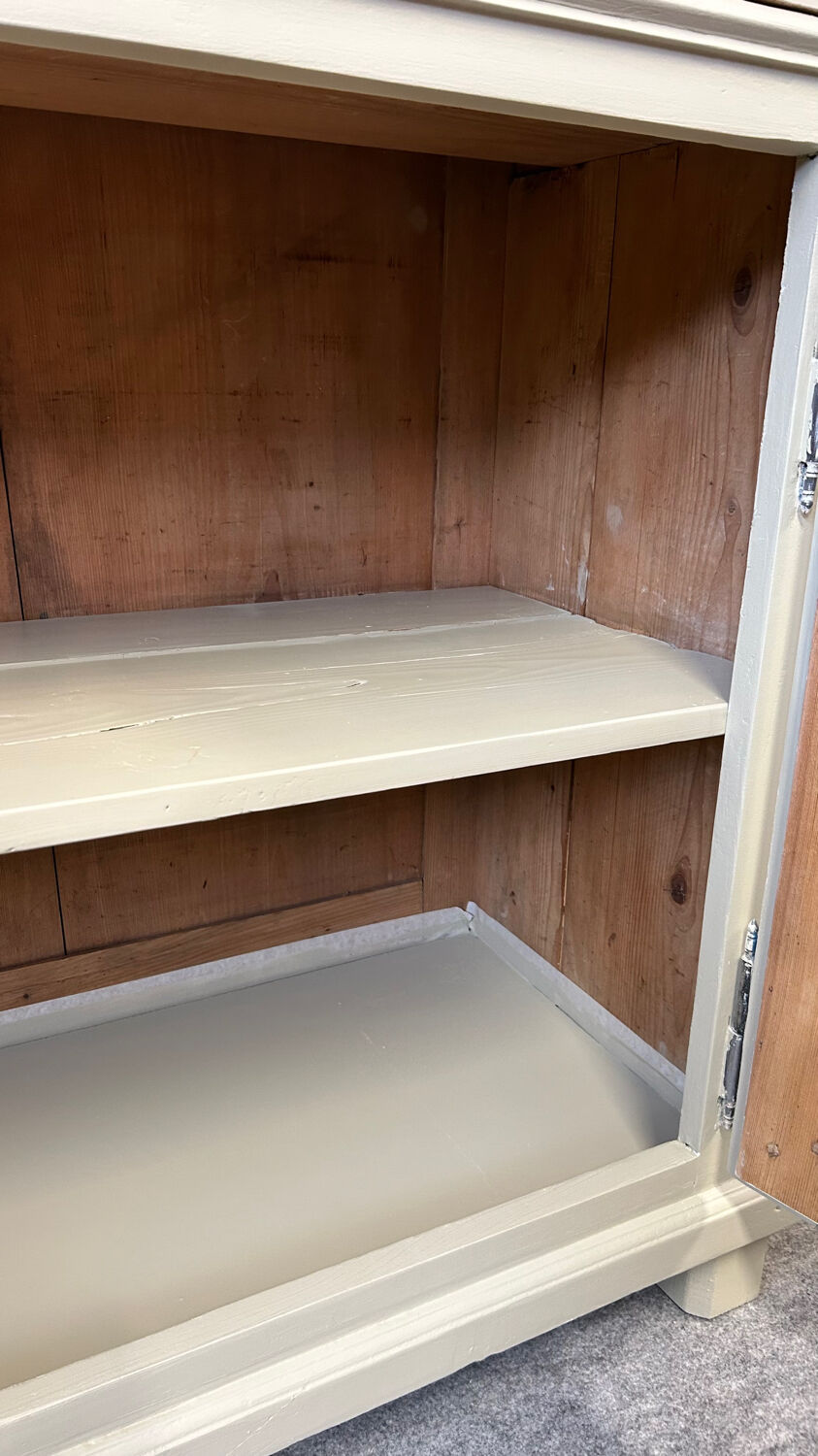 Chic country-style buffet with 2 doors