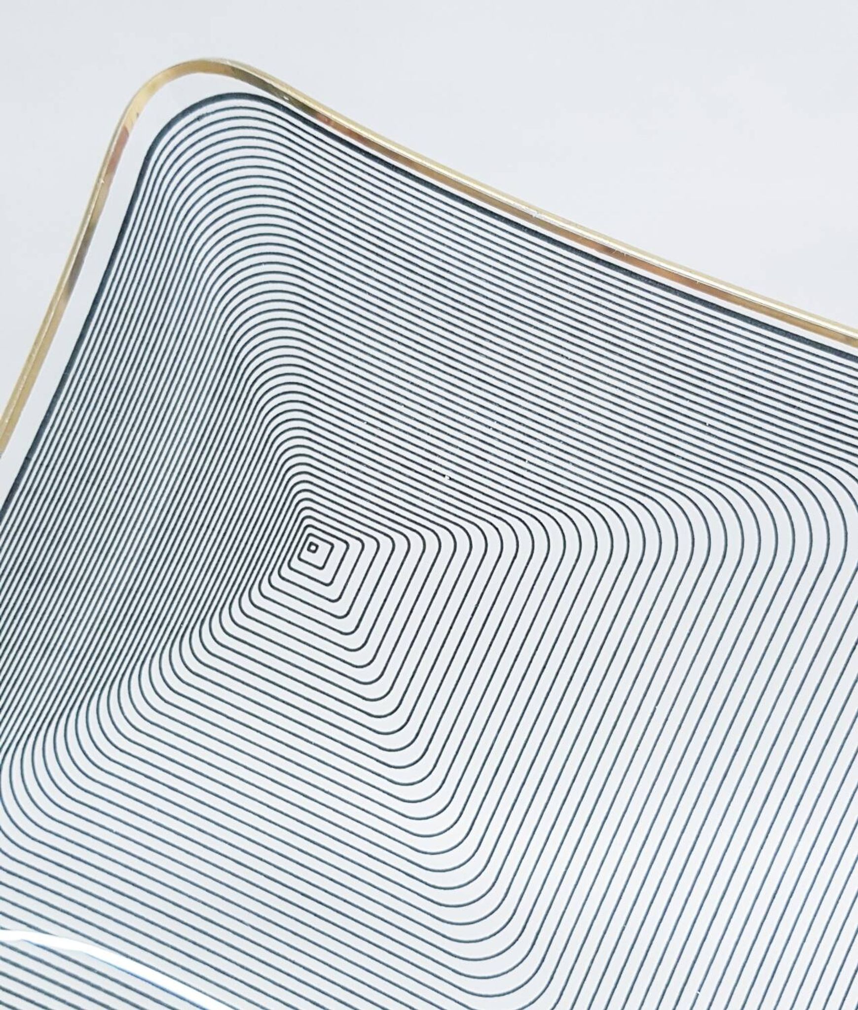 Plat op art en verre de Lausitzer