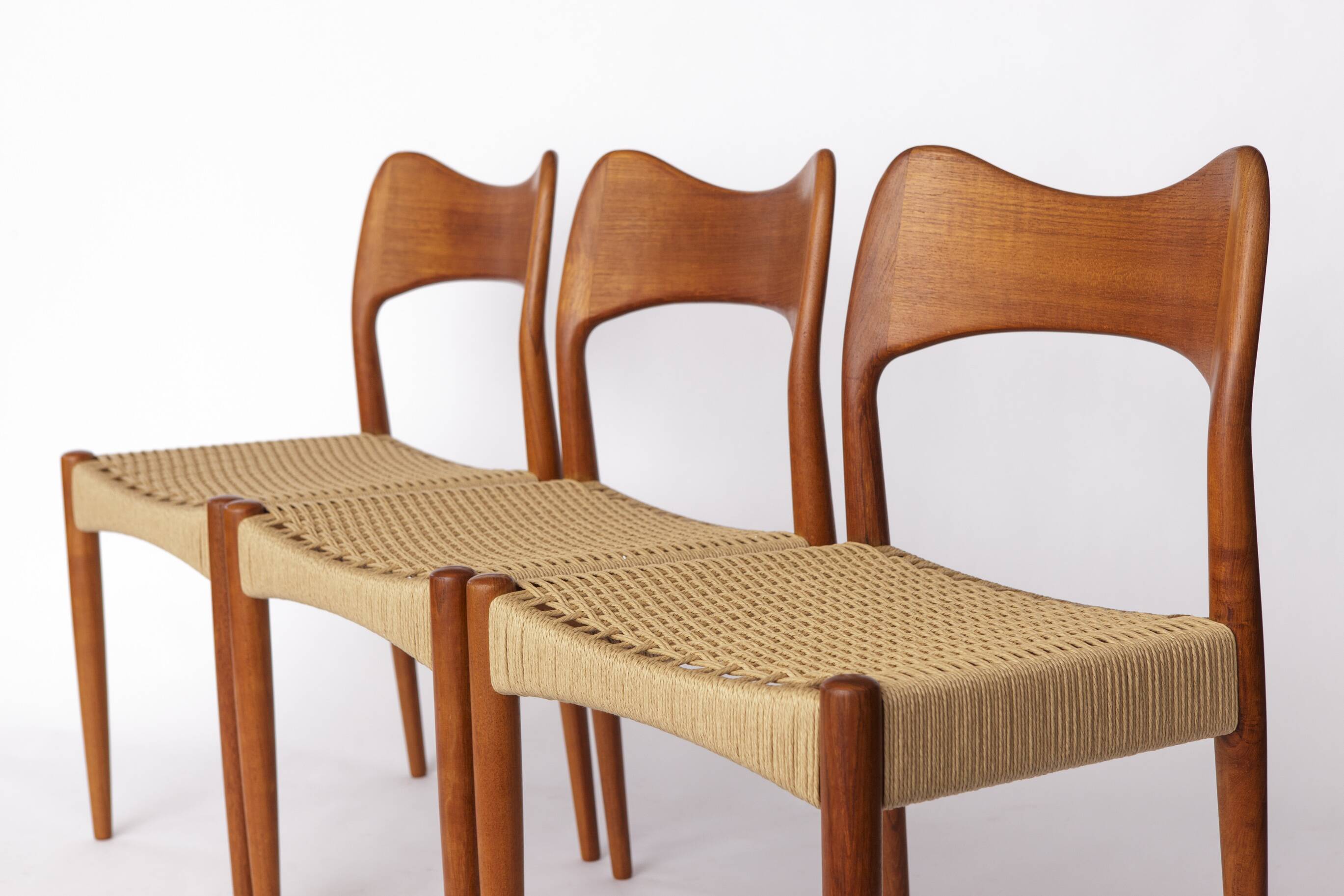 Ensemble de 4 chaises de salle à manger danoises par Arne Hovmand-Olsen pour Mogens Kold, années 1960.