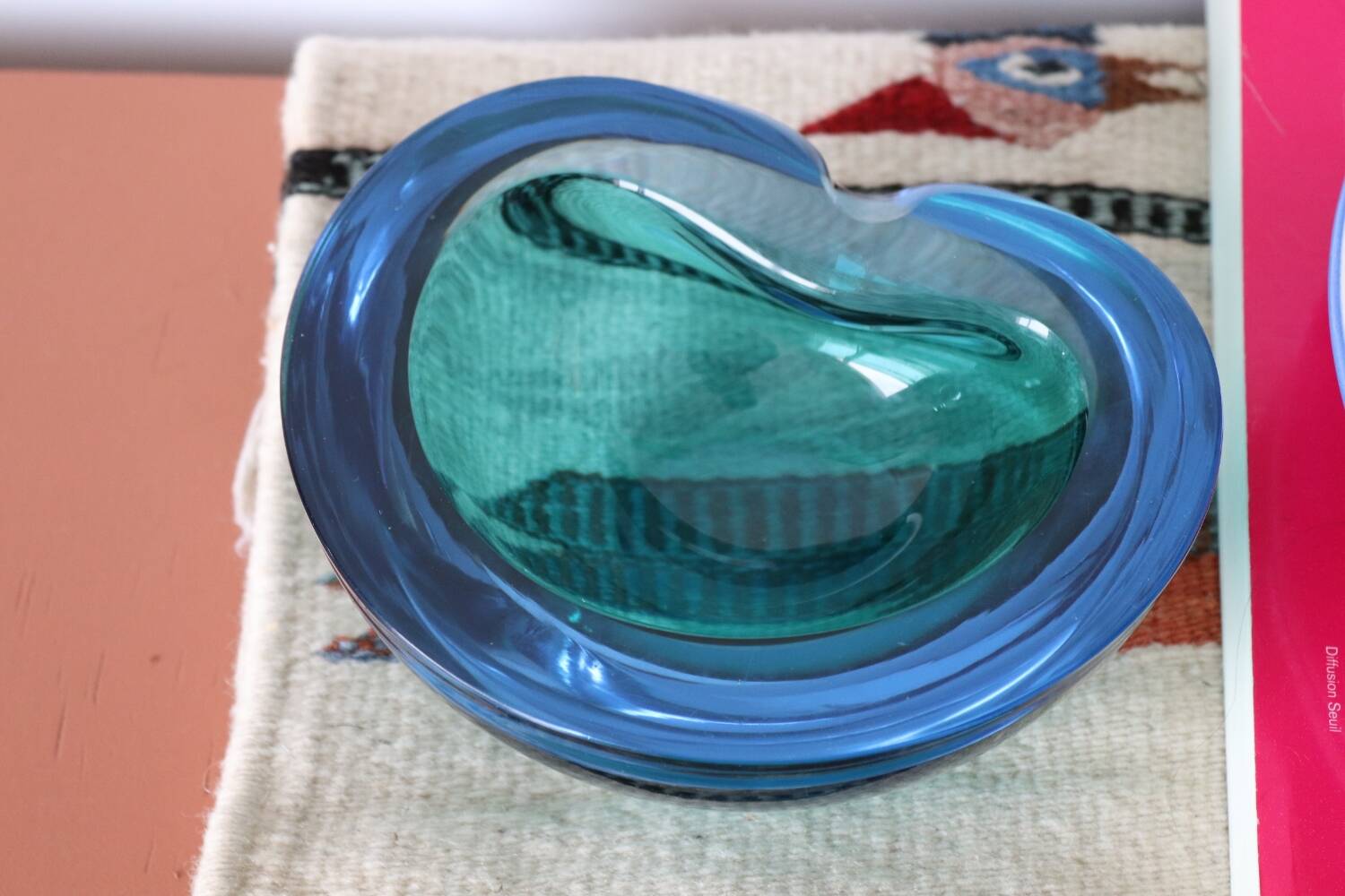 Empty pocket in murano glass two blues