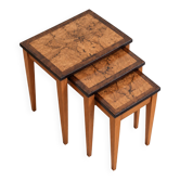 Tables gigognes Art Déco en bois figuré – ensemble de 3