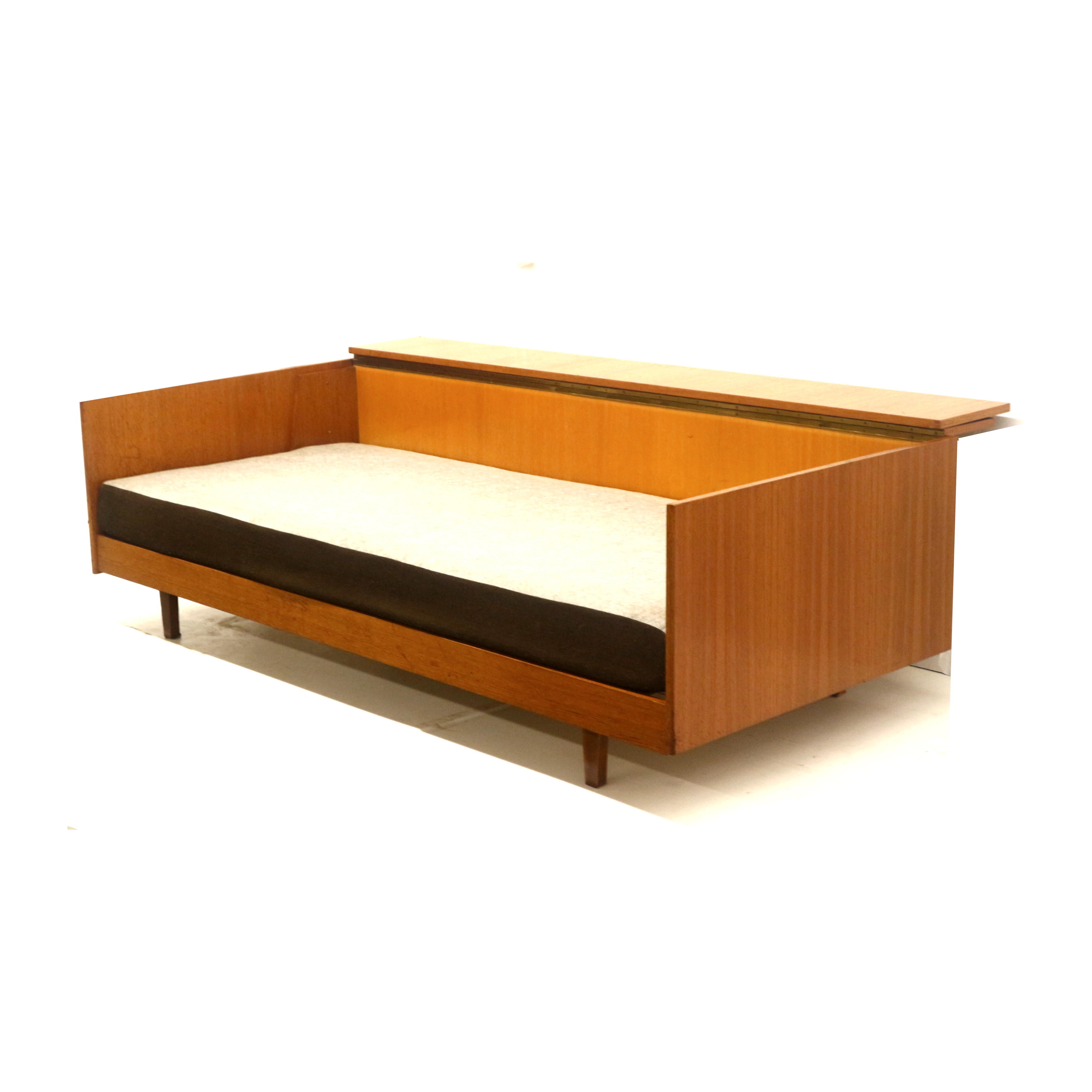 Vintage teak daybed / sofa made in the 1960s