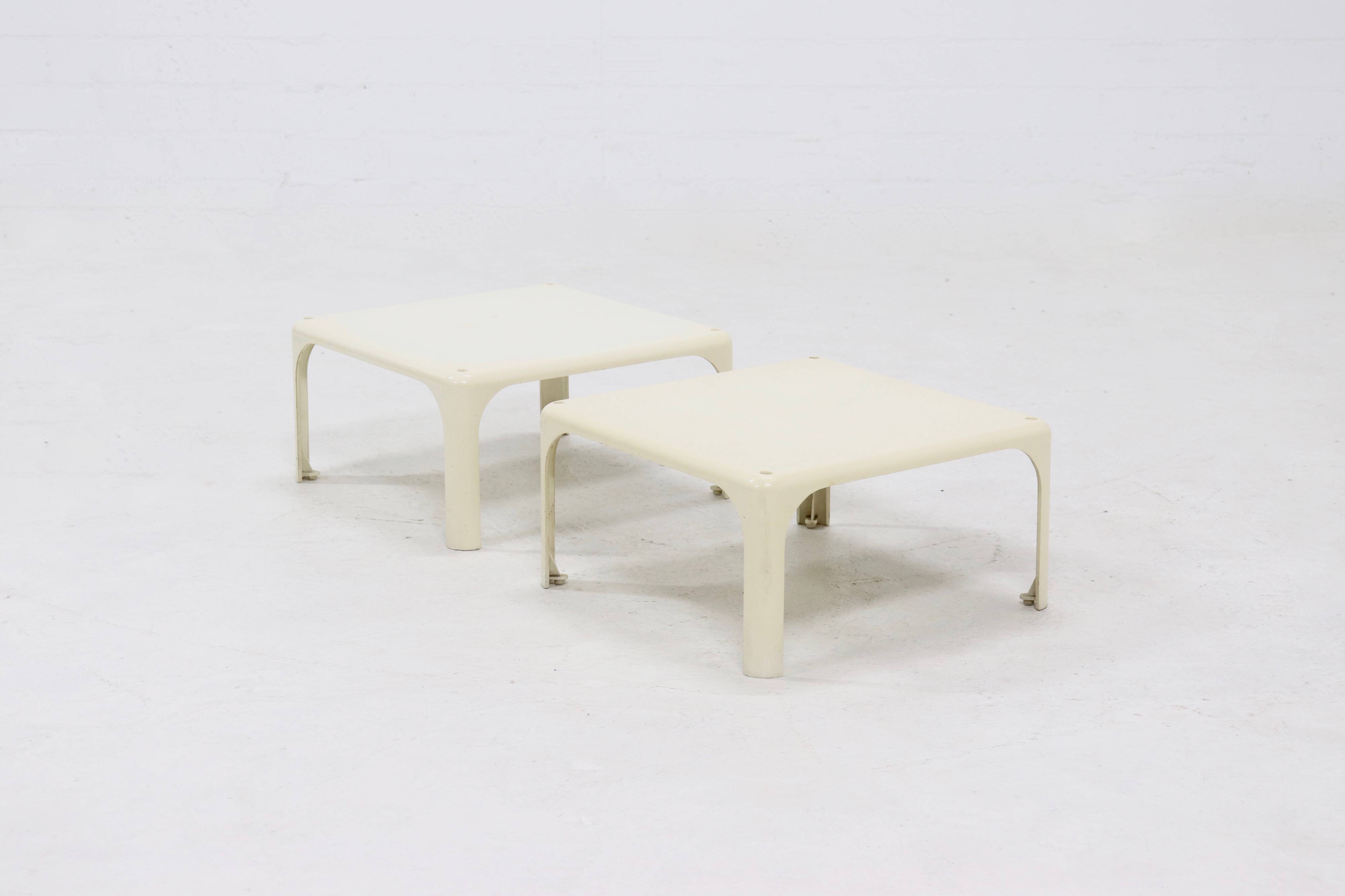 Lot de 2 tables empilables Demetrio 45 par Vico Magistretti pour Artemide 1960