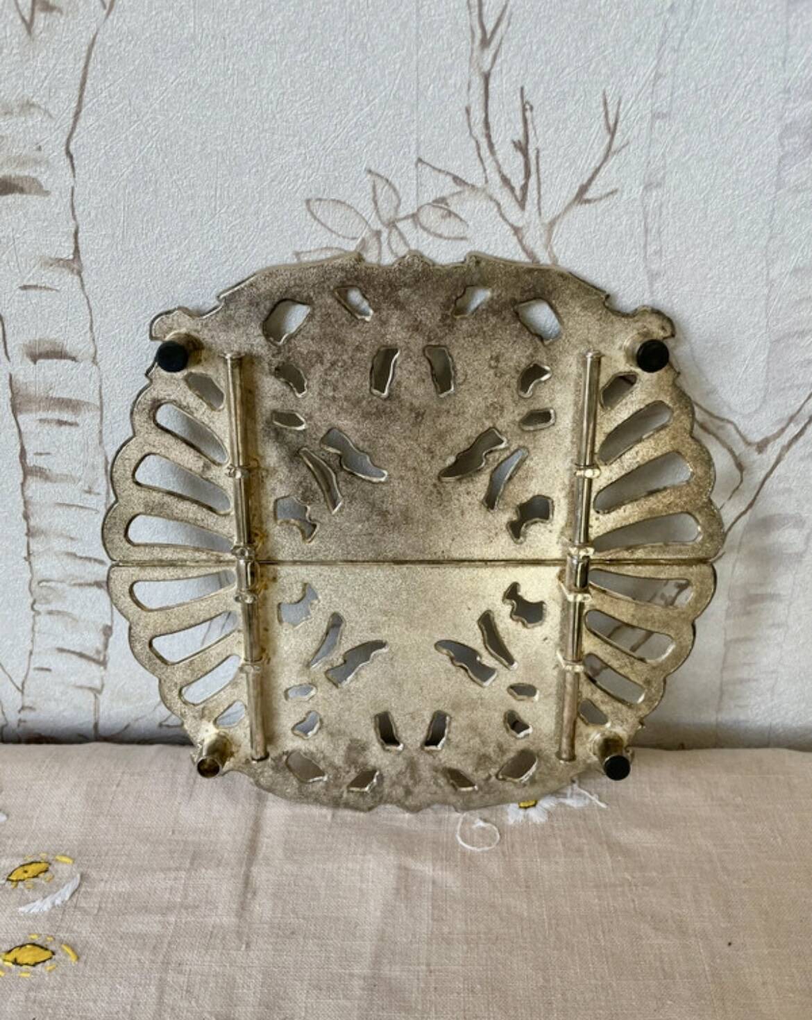 Antique vintage expandable trivet