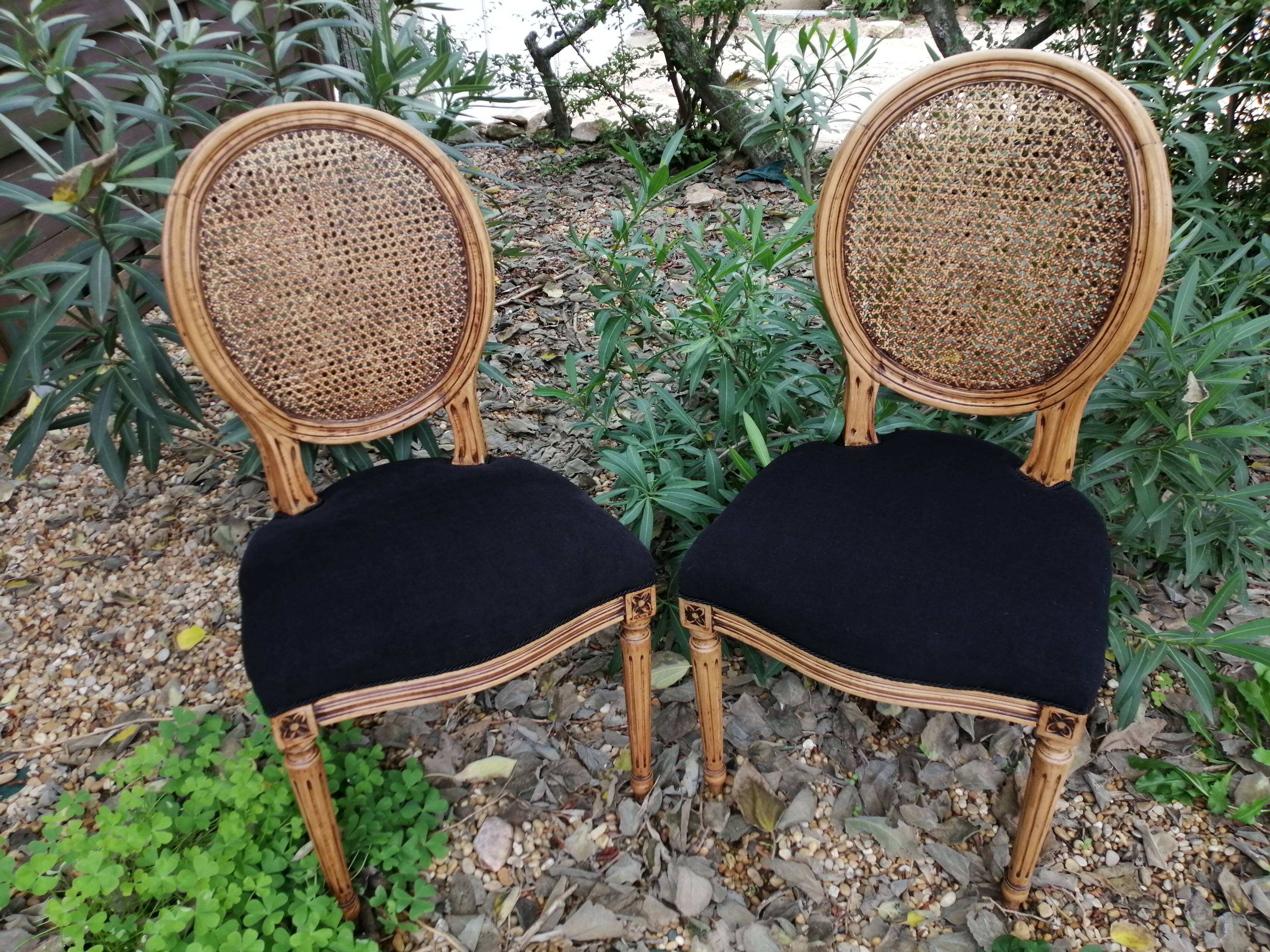 Medallion chairs back black cane