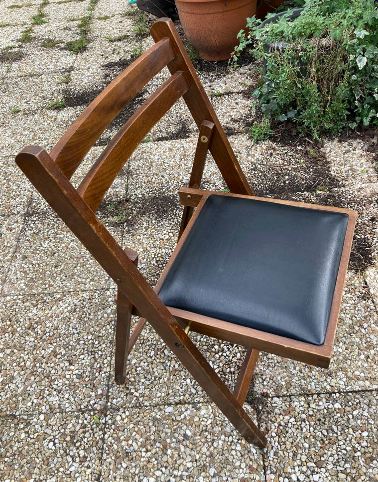 Set of 4 vintage folding chairs