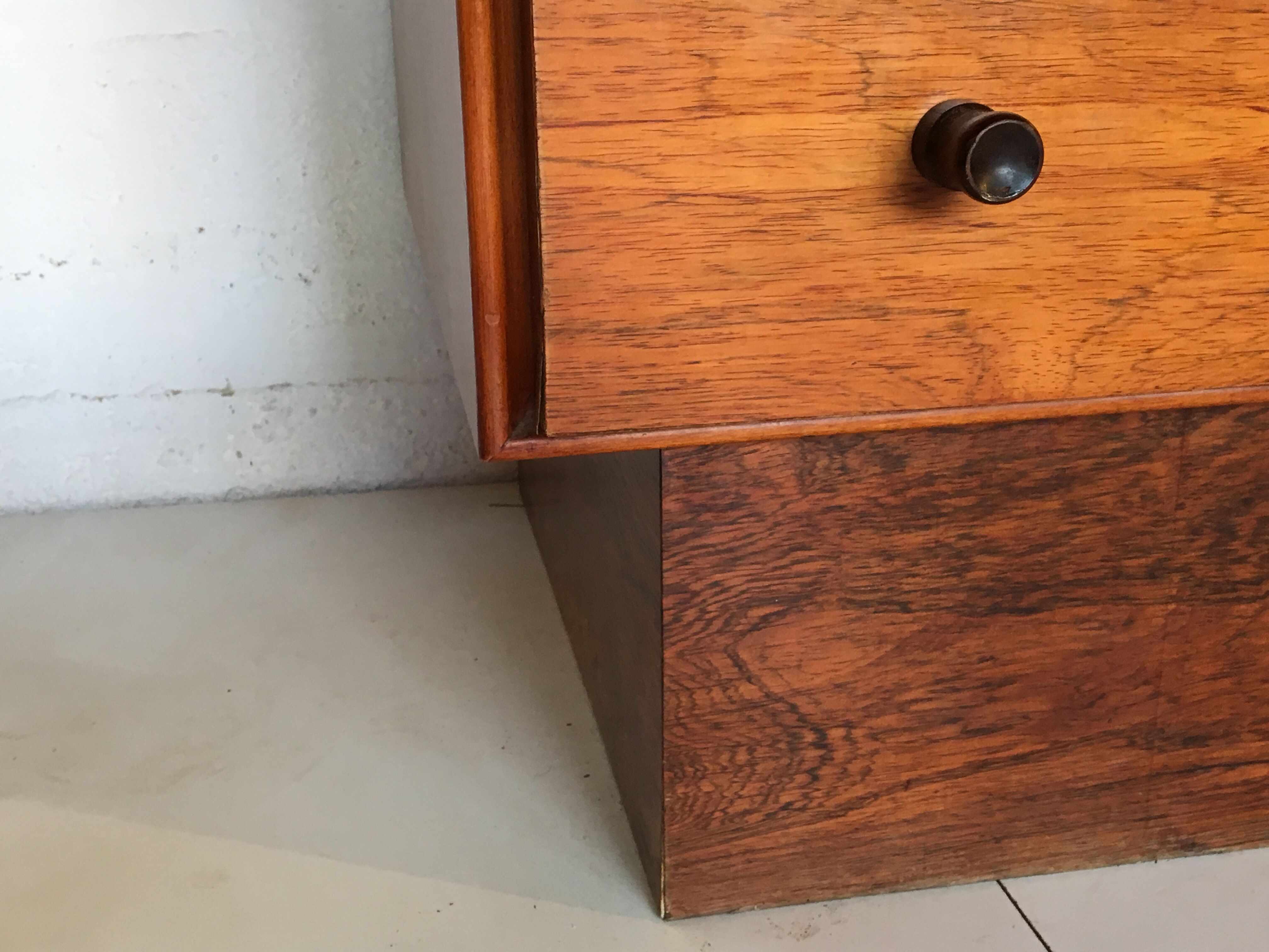 Chest of drawers rosewood