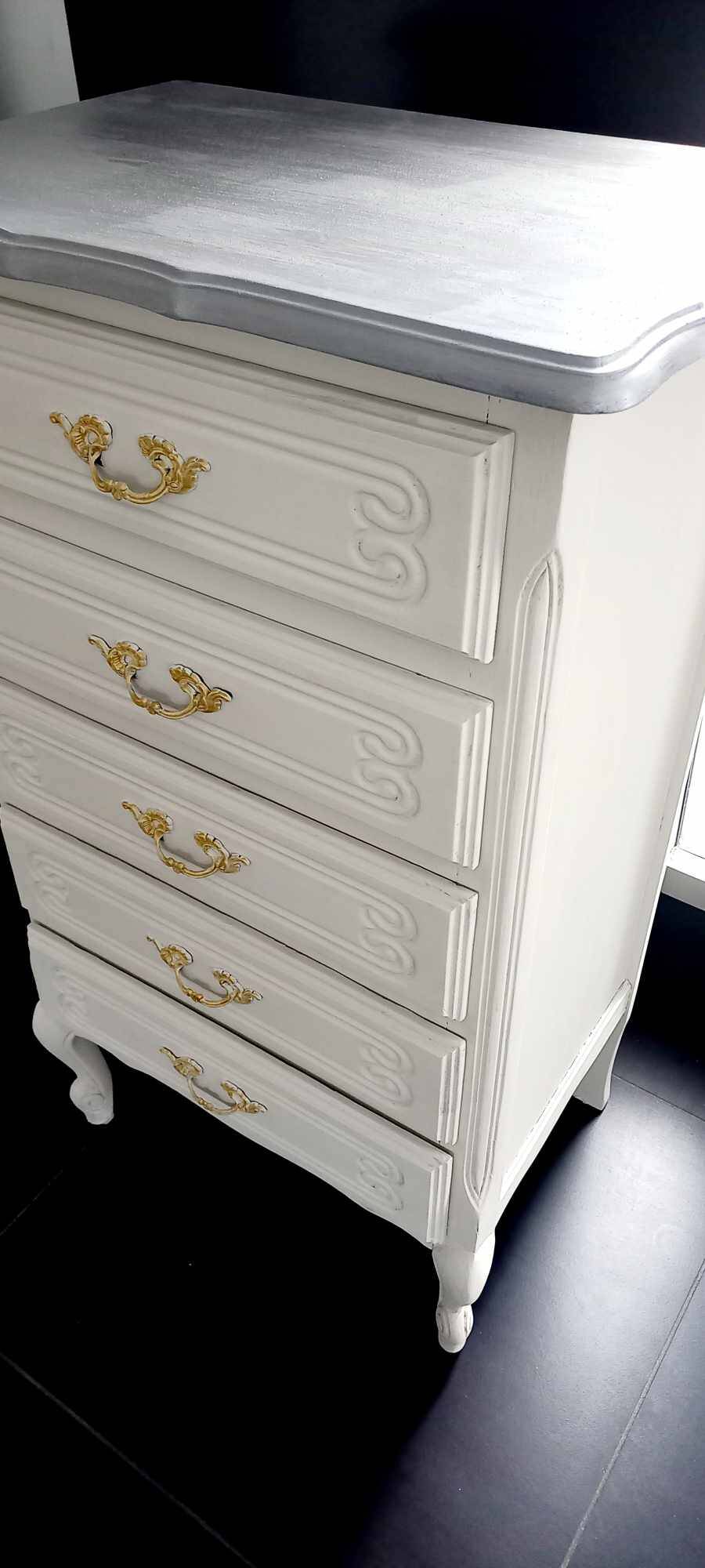Vintage chest of drawers