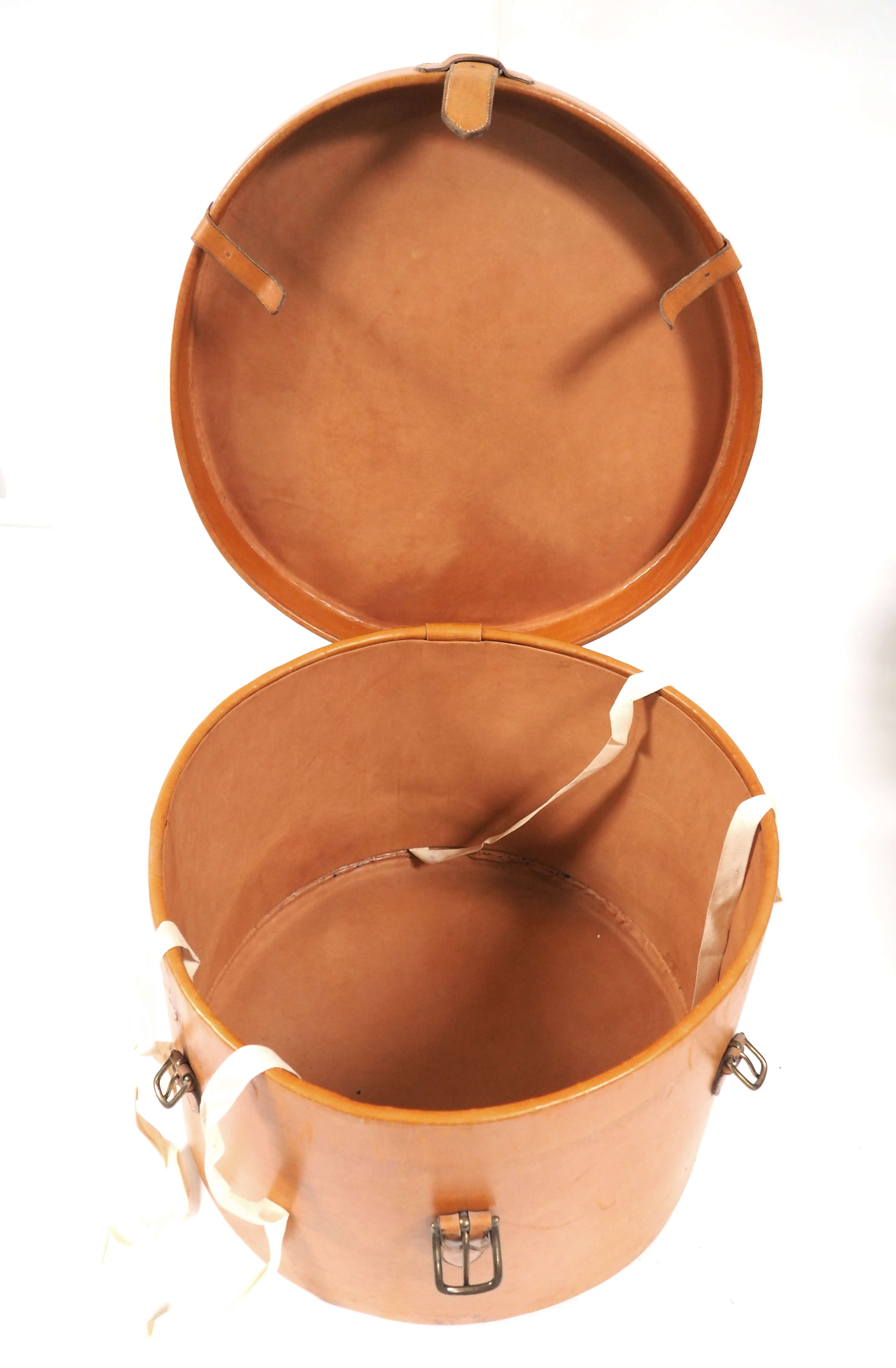 Leather hat trunk
