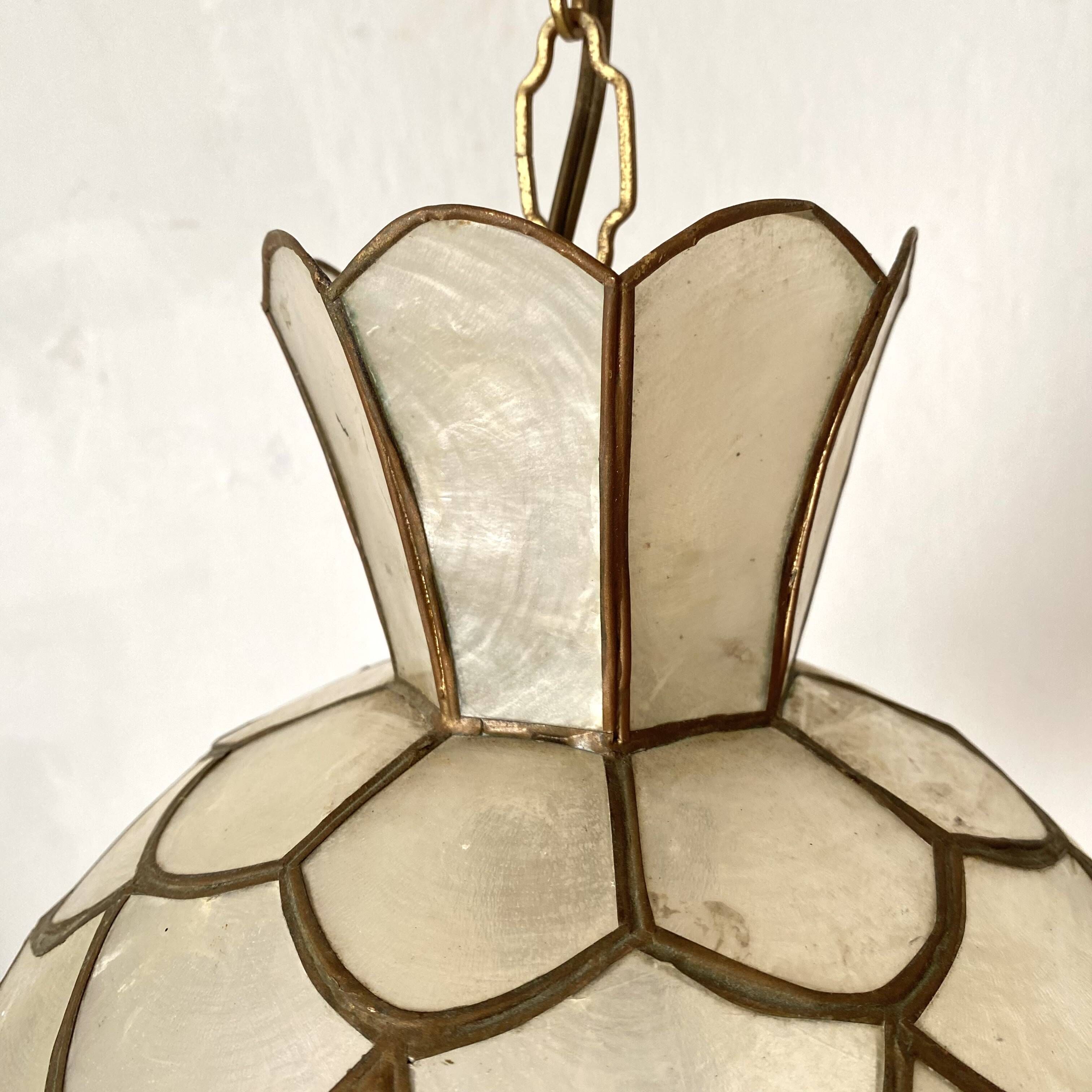 Vintage suspension in mother-of-pearl and brass