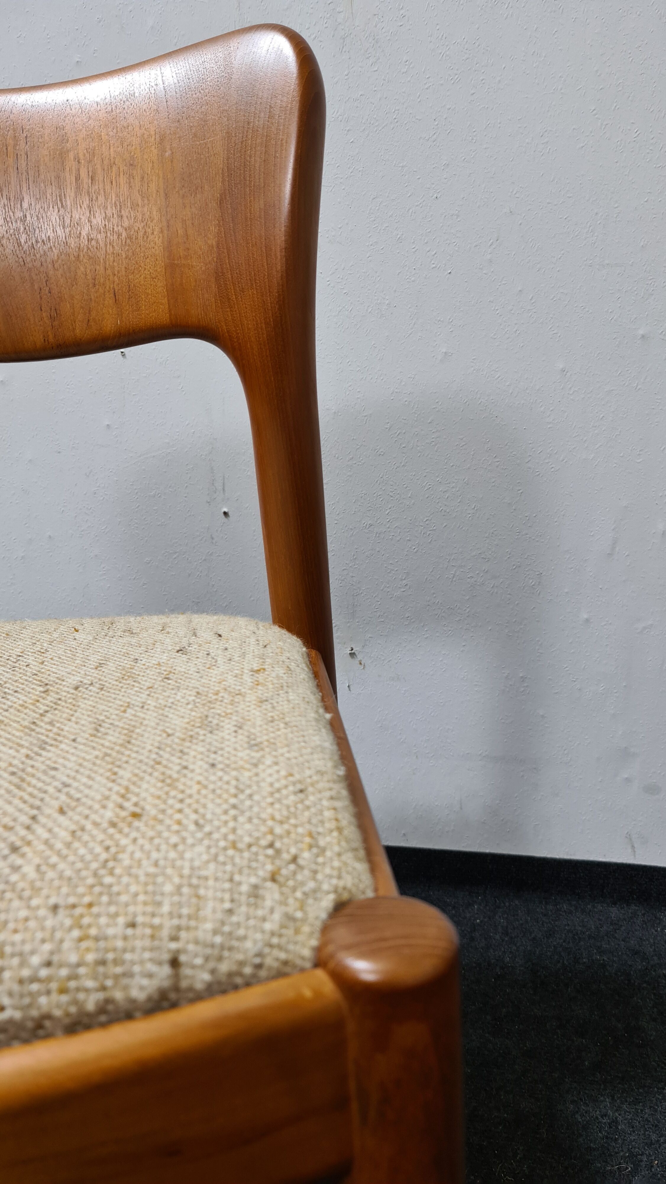 A set of six vintage Danish design dinning chairs by Niels Koefoed