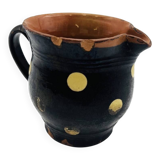 Petit pichet savoyard en terre cuite vernissée noir à pois - 637010