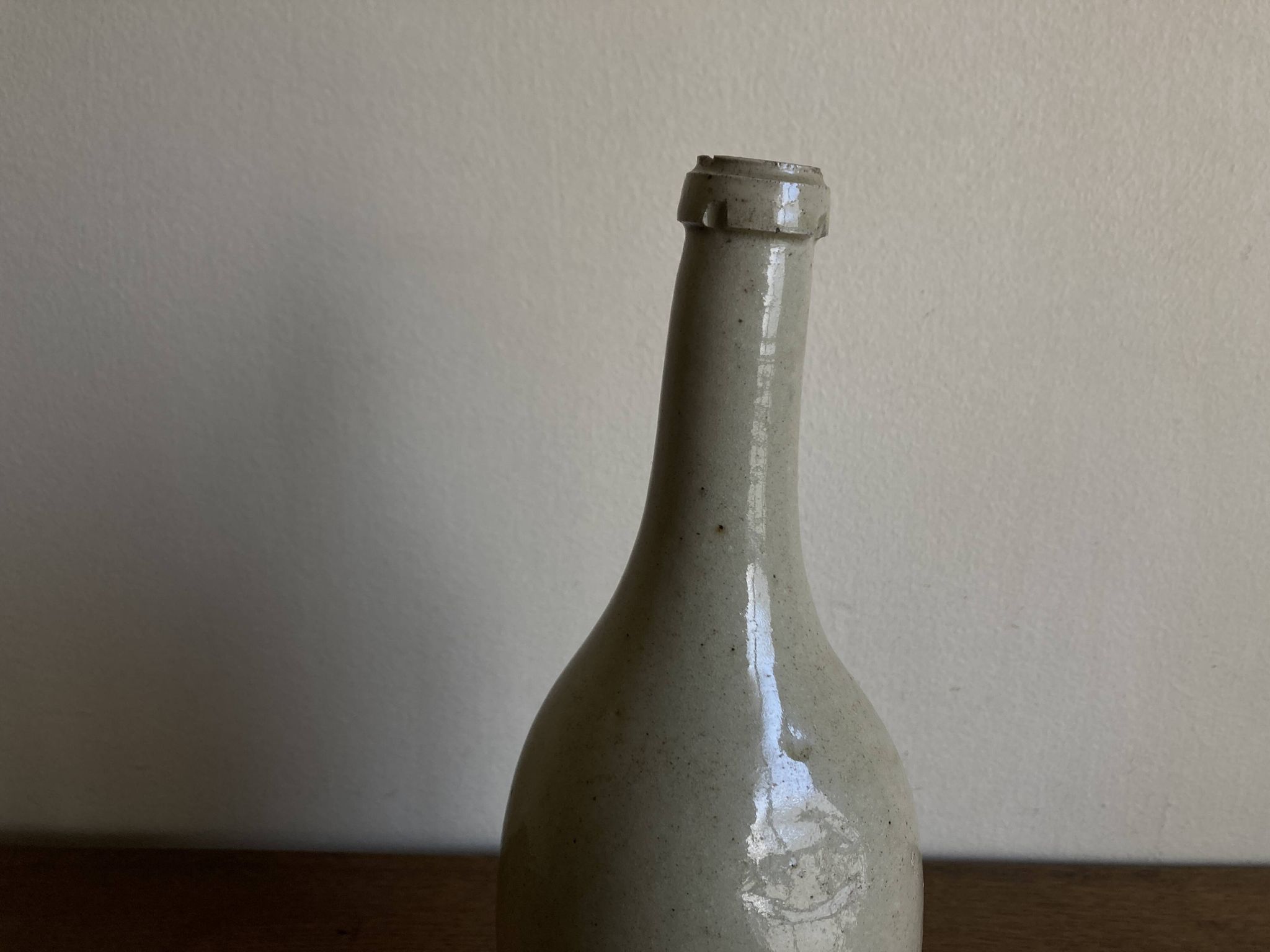 Bouteille de grès penchée début 20e