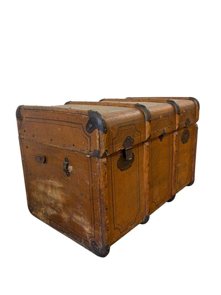 Brown wooden XL vintage chest / trunk / side table