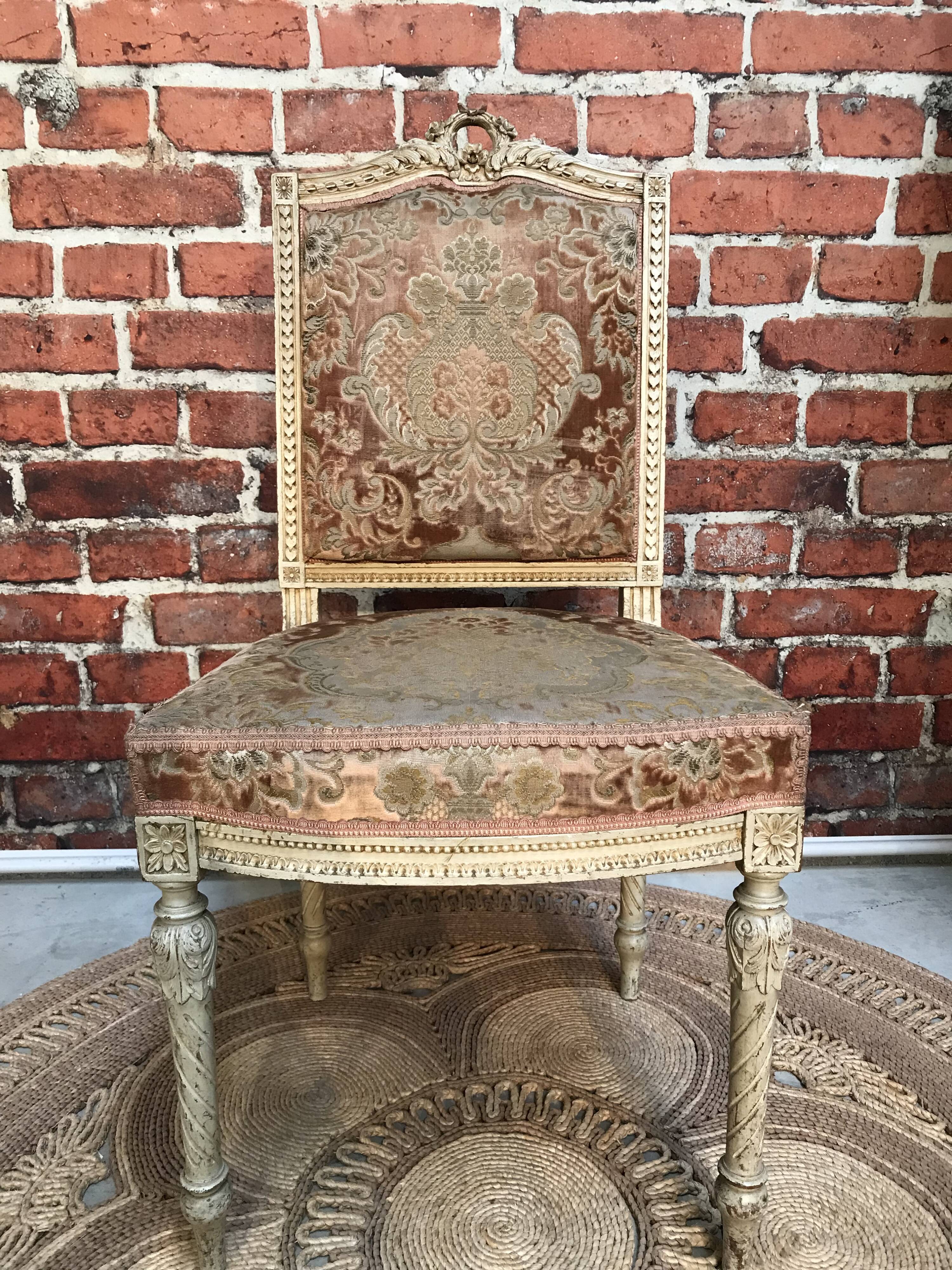 Salon type Louis XV