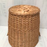 Round basket with wicker lid