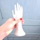Main Baguier / Soliflore en porcelaine blanche