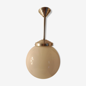 Opaline suspension