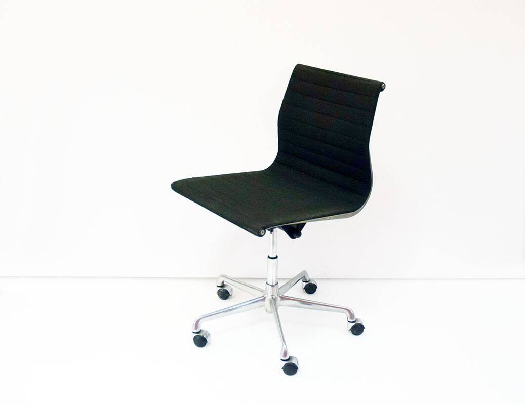 Charles & Ray Eames office chair mod. EA101 ICF production, 1970s