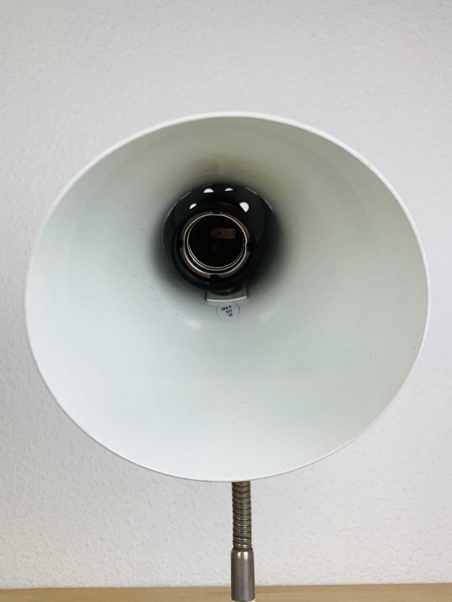 Lampe de bureau années 60 métal beige