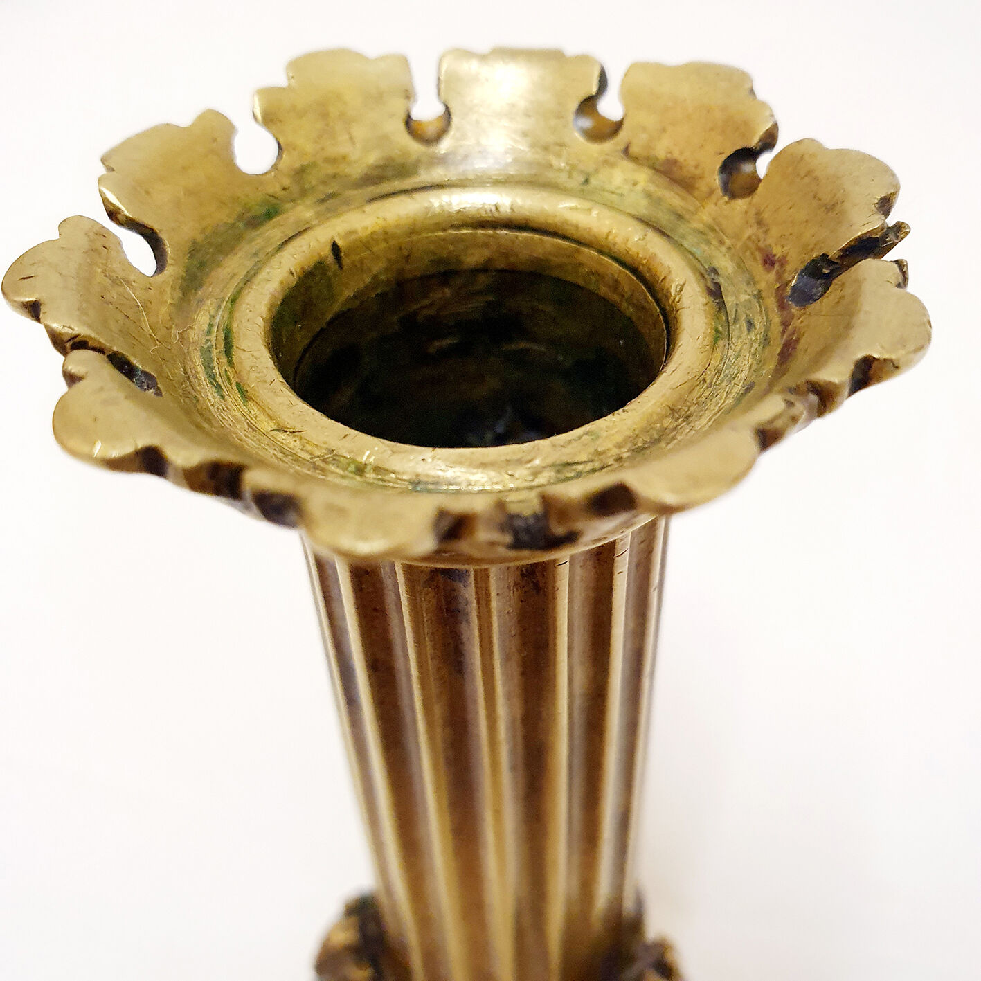 Golden candle holder with lion's head and legs