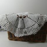 Round placemat in French crocheted lace in white cotton