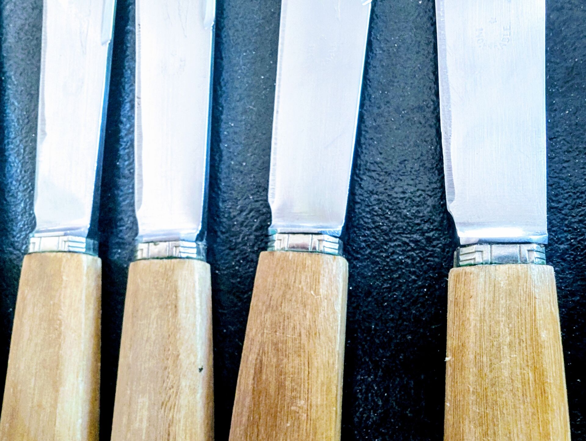 Set of 8 Art Deco Knives with Boxwood Handles & Blades "La Mouette"