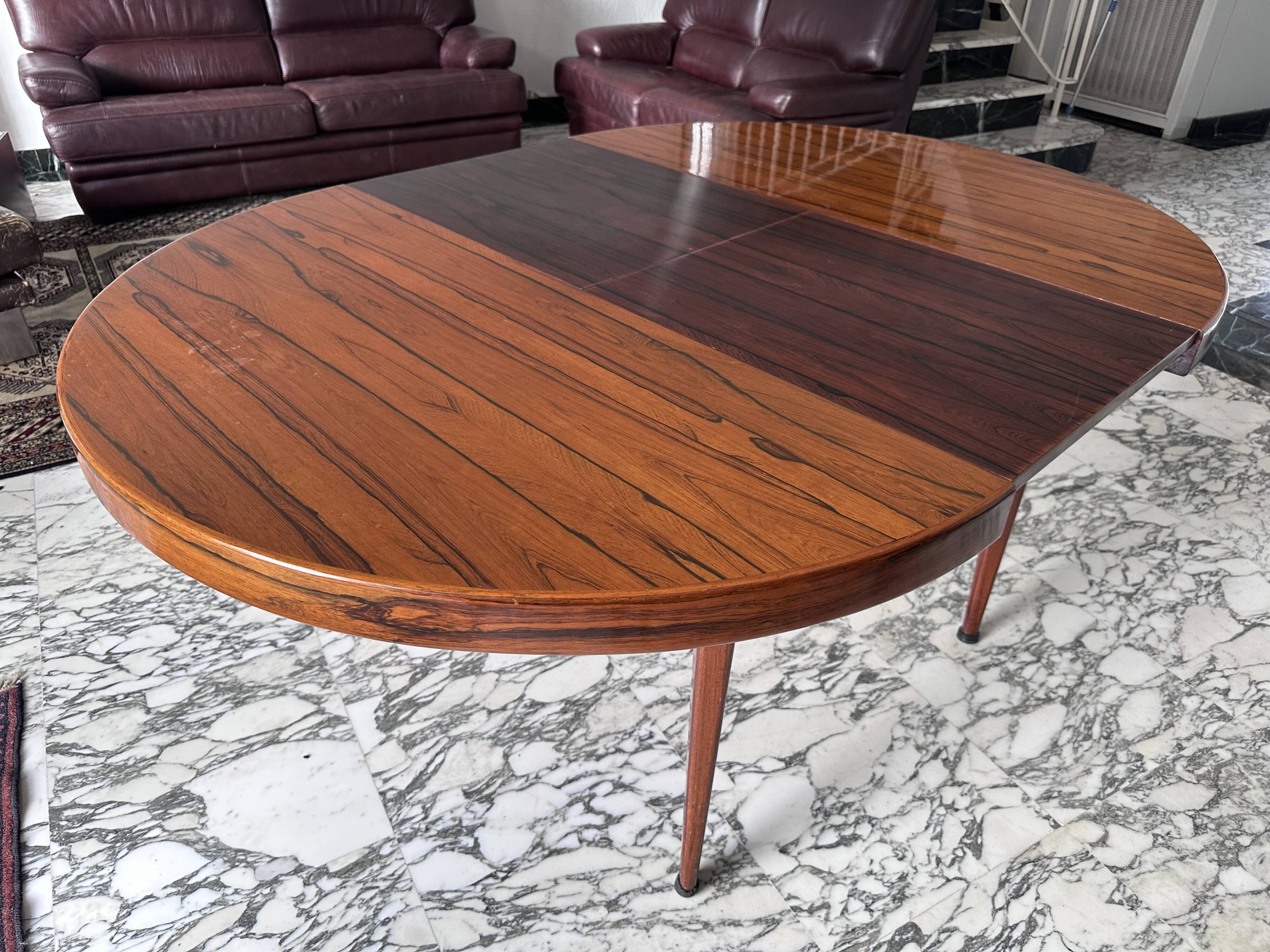 Round table in Rio rosewood