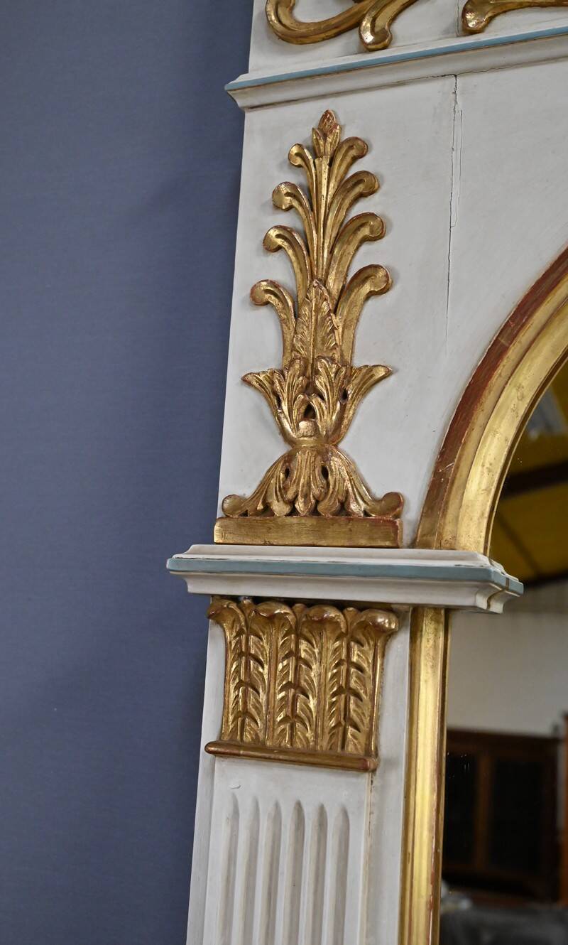 Large trumeau mirror, Directoire style – Early 20th century