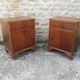 Paire de chevets en noyer